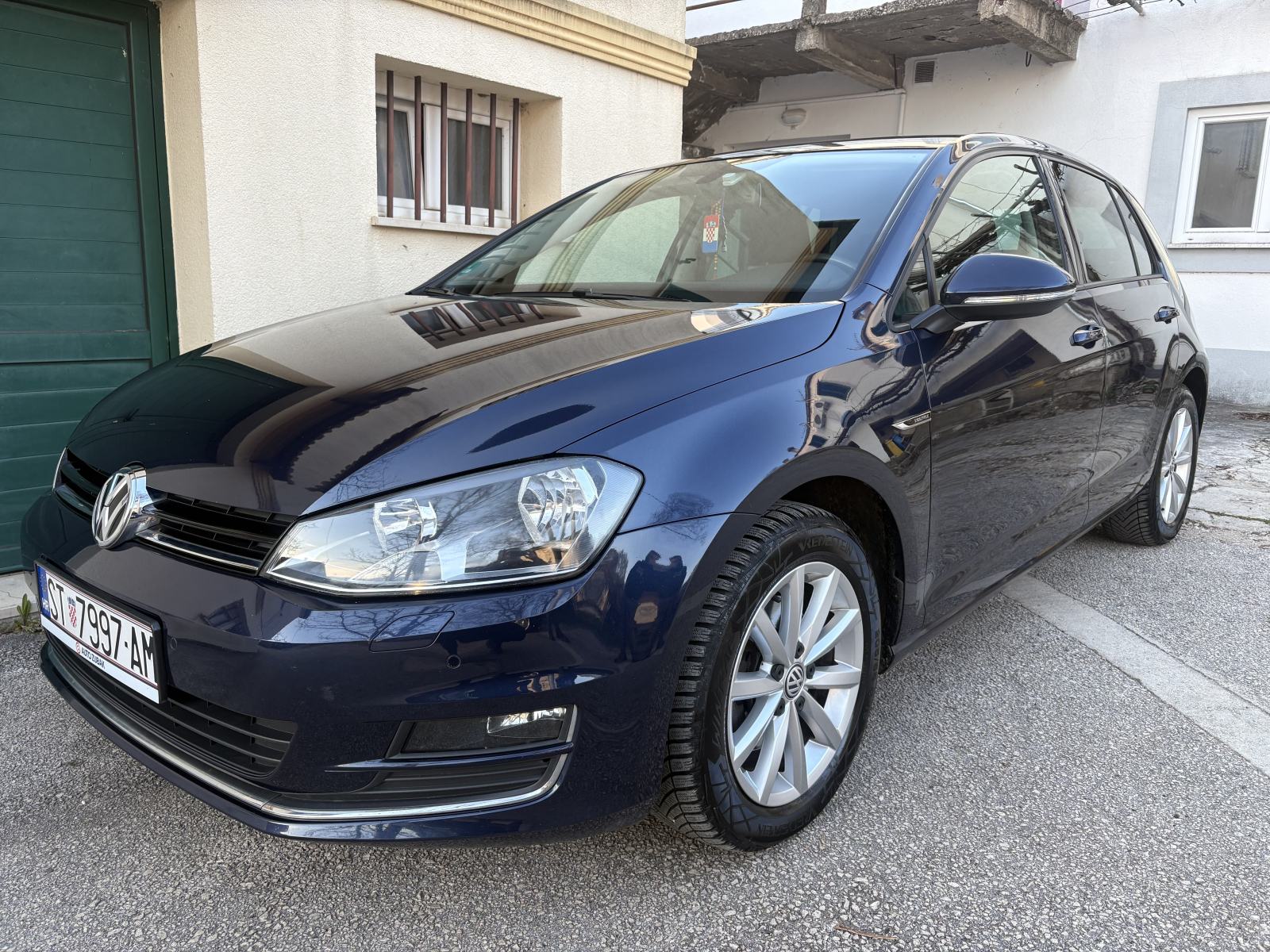 VW Golf 7 1,6 TDI Lounge / veliki servis / 8 novih guma / reg do 01/27, pogled izvana - slika 3