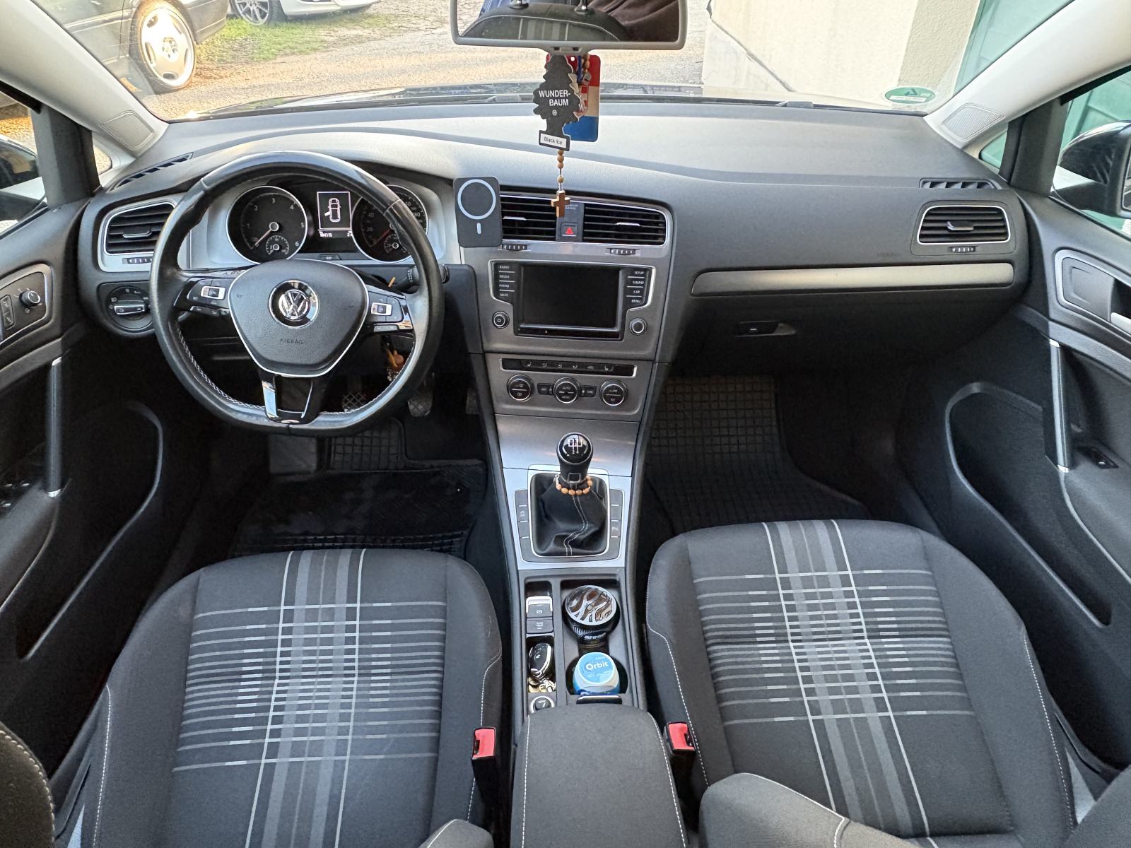 VW Golf 7 1,6 TDI Lounge / veliki servis / 8 novih guma / reg do 01/27, fotografija 10