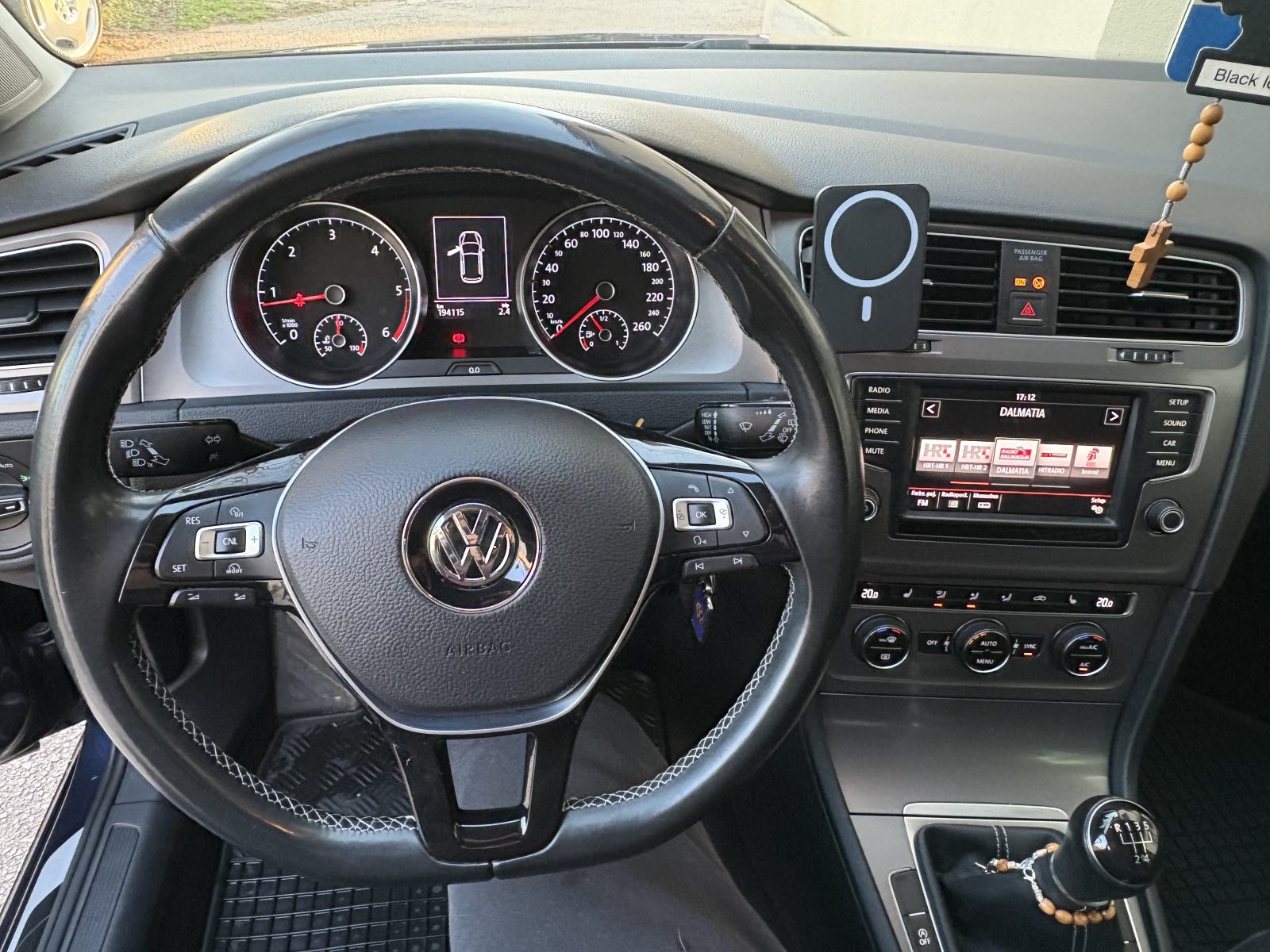 VW Golf 7 1,6 TDI Lounge / veliki servis / 8 novih guma / reg do 01/27, fotografija 11