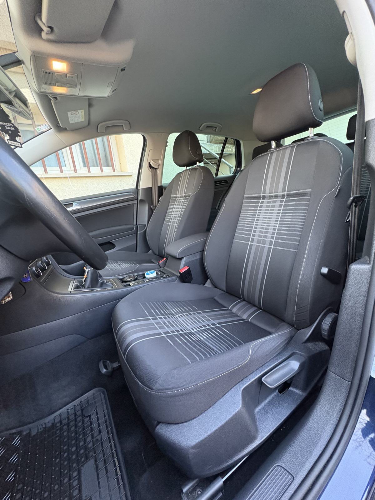 VW Golf 7 1,6 TDI Lounge / veliki servis / 8 novih guma / reg do 01/27, fotografija 12