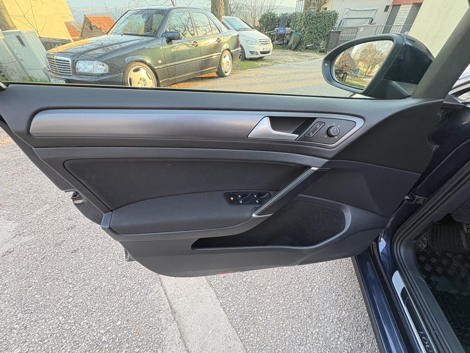 VW Golf 7 1,6 TDI Lounge / veliki servis / 8 novih guma / reg do 01/27, fotografija 15