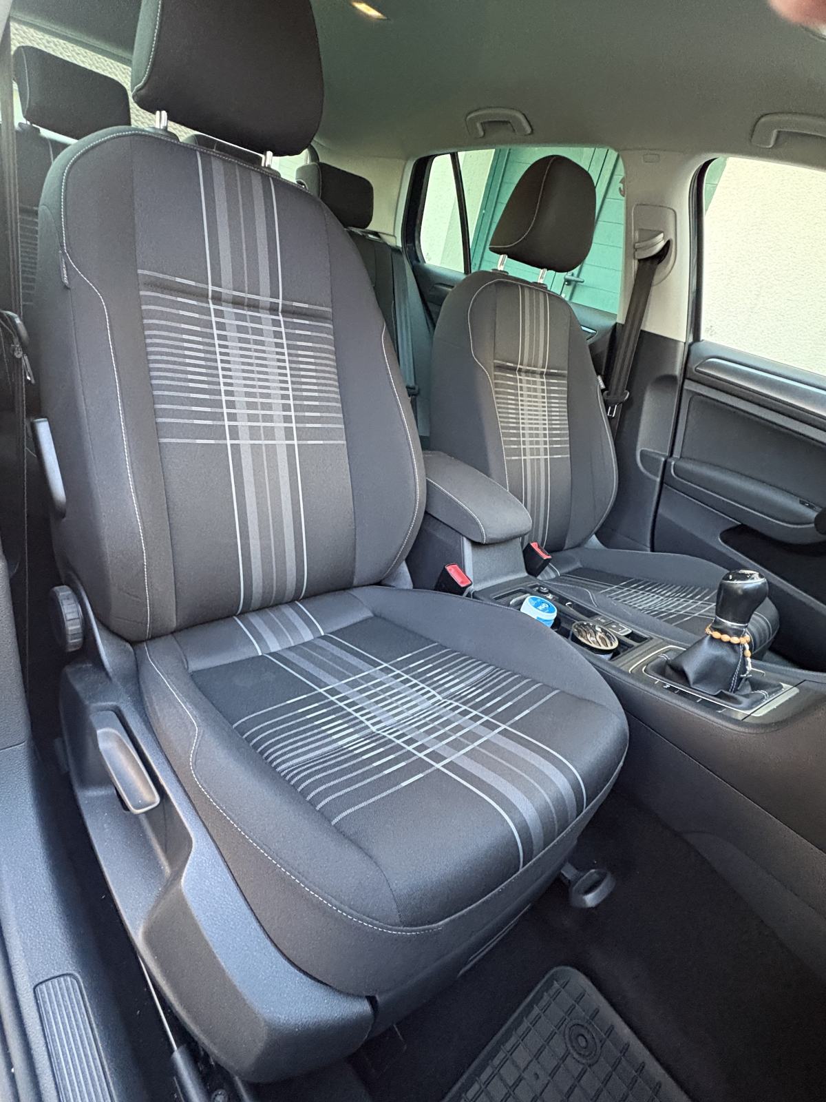 VW Golf 7 1,6 TDI Lounge / veliki servis / 8 novih guma / reg do 01/27, fotografija 16