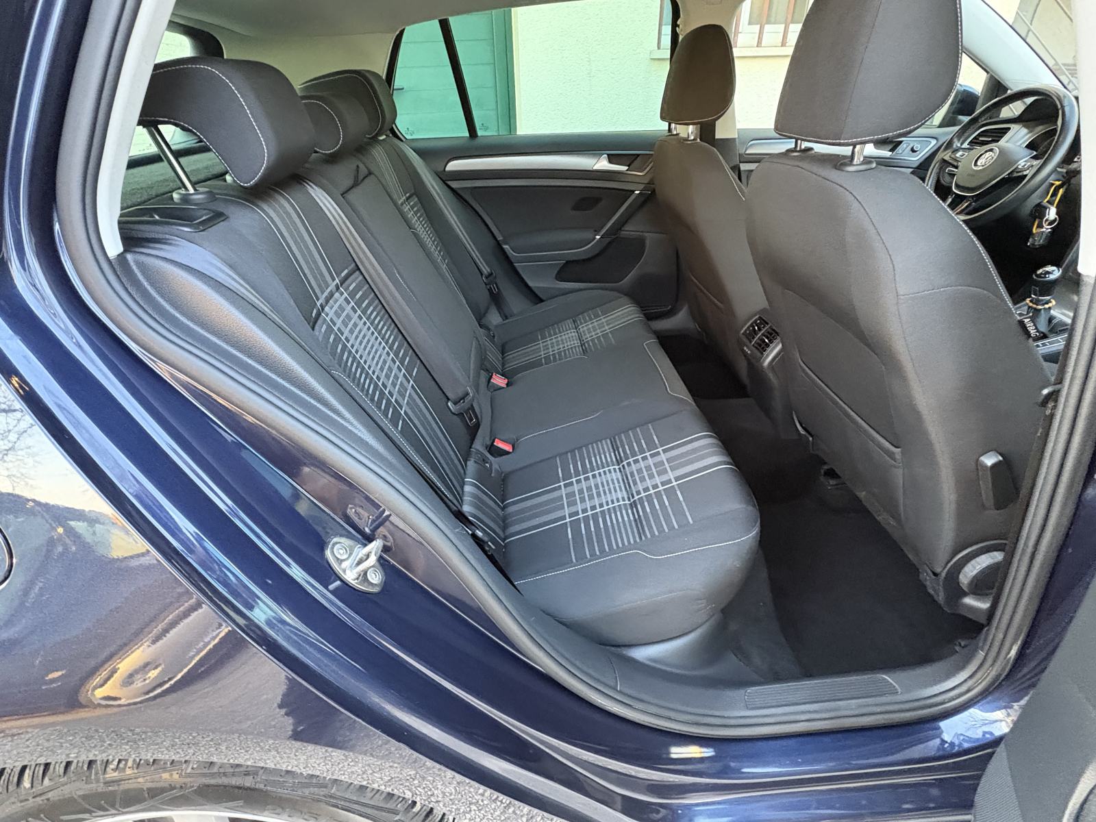 VW Golf 7 1,6 TDI Lounge / veliki servis / 8 novih guma / reg do 01/27, fotografija 17