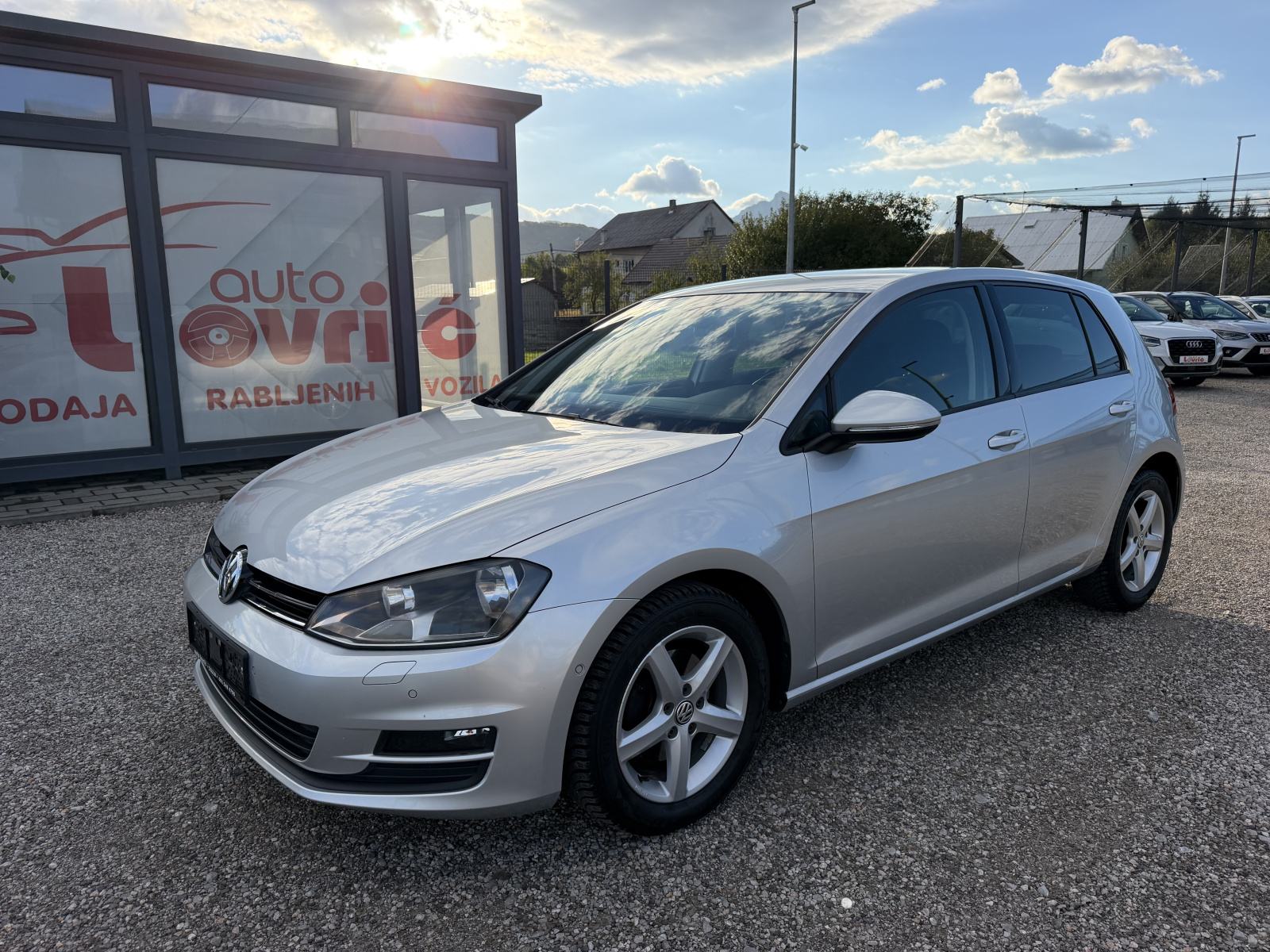 VW Golf 7 1,6 TDI - NAPRAVLJEN VELIKI SERVIS - NOVE GUME - GARANCIJA, fotografija 1