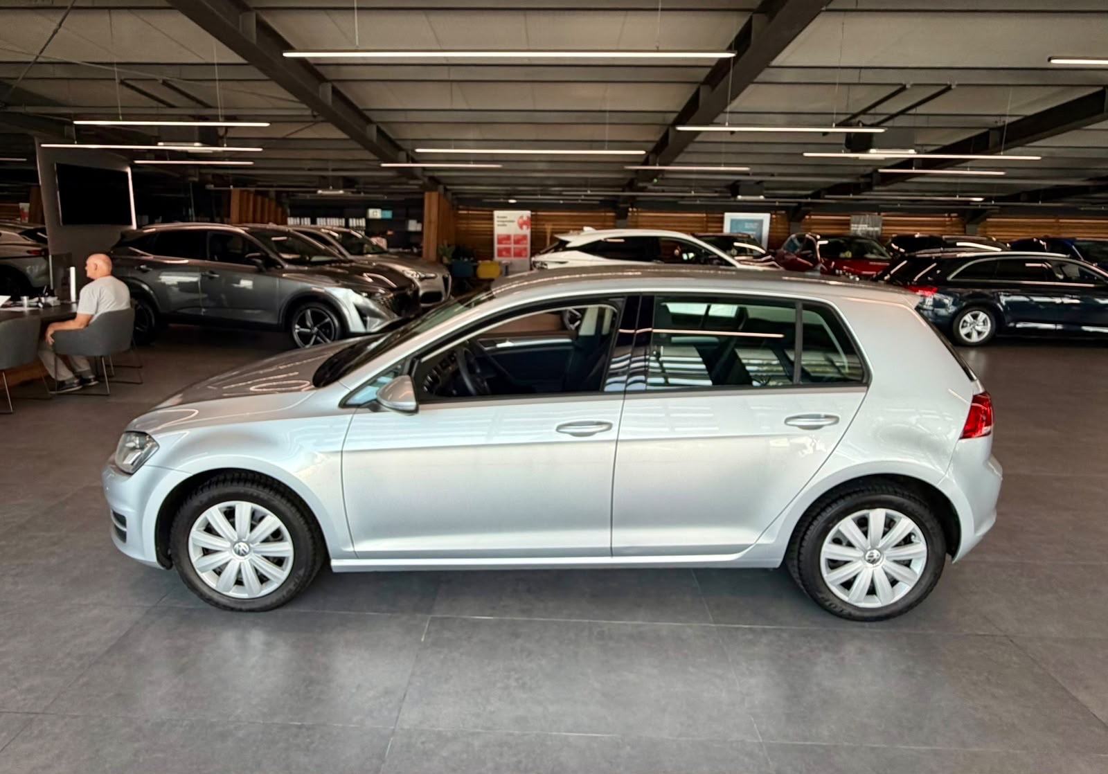 VW Golf 7 1.6 TDI NAVI • KLIMA • PARK. SENZORI • AUTOKREDIT, fotografija 4