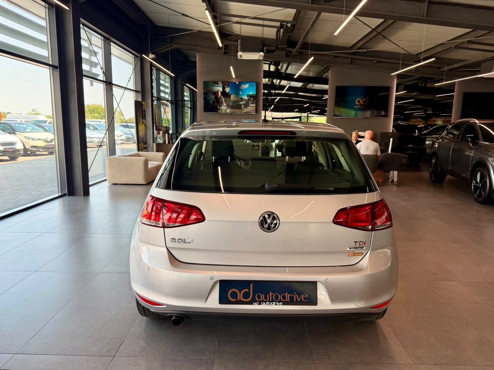 VW Golf 7 1.6 TDI NAVI • KLIMA • PARK. SENZORI • AUTOKREDIT, fotografija 6