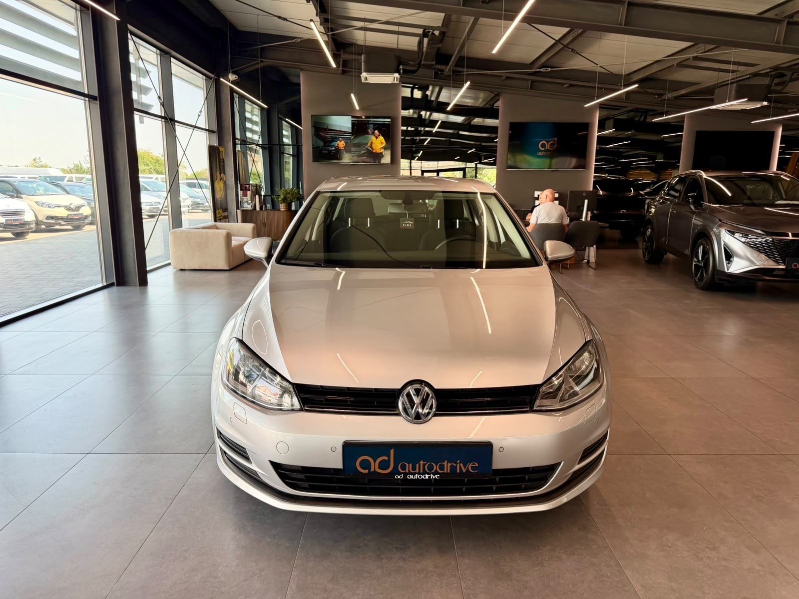 VW Golf 7 1.6 TDI NAVI • KLIMA • PARK. SENZORI • AUTOKREDIT, fotografija 3