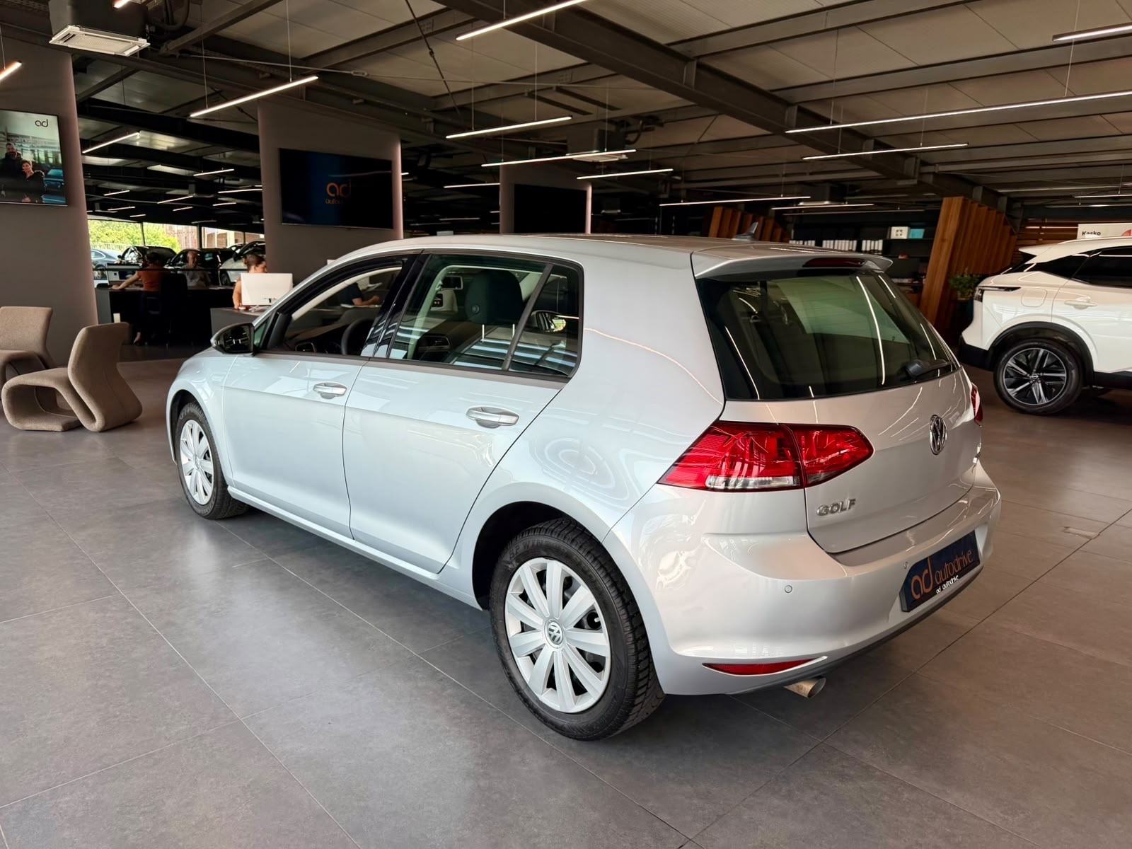 VW Golf 7 1.6 TDI NAVI • KLIMA • PARK. SENZORI • AUTOKREDIT, fotografija 5