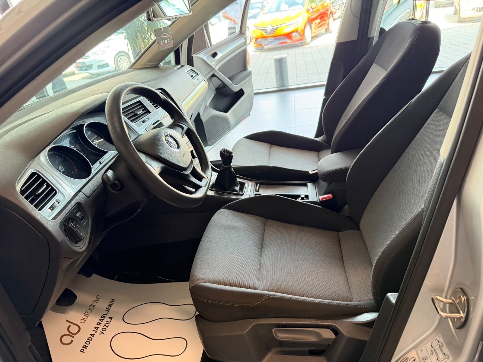 VW Golf 7 1.6 TDI NAVI • KLIMA • PARK. SENZORI • AUTOKREDIT, fotografija 14