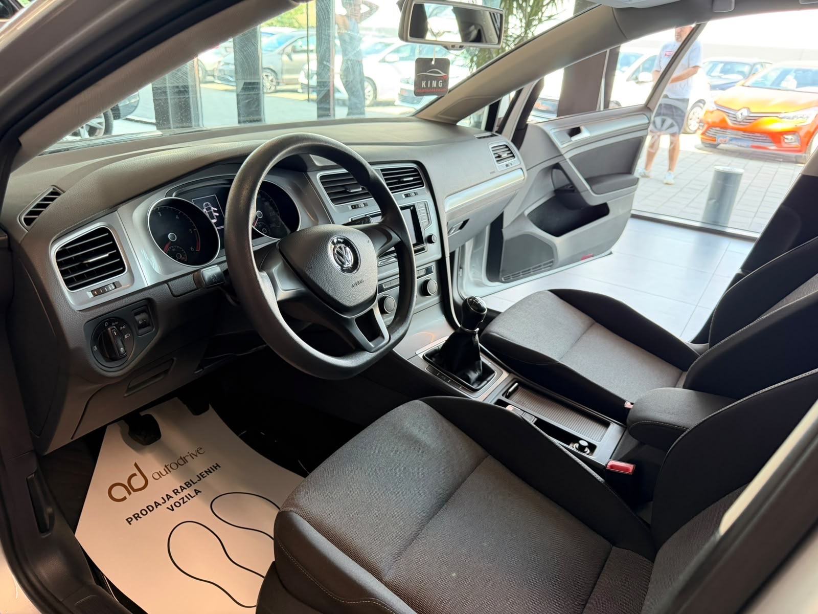 VW Golf 7 1.6 TDI NAVI • KLIMA • PARK. SENZORI • AUTOKREDIT, fotografija 12