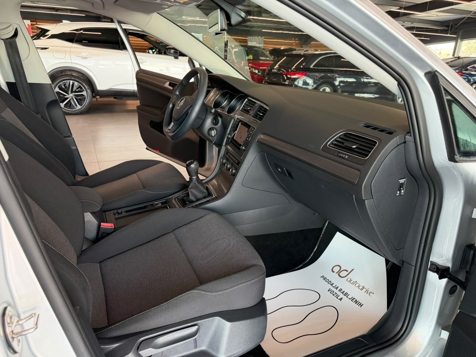 VW Golf 7 1.6 TDI NAVI • KLIMA • PARK. SENZORI • AUTOKREDIT, fotografija 19