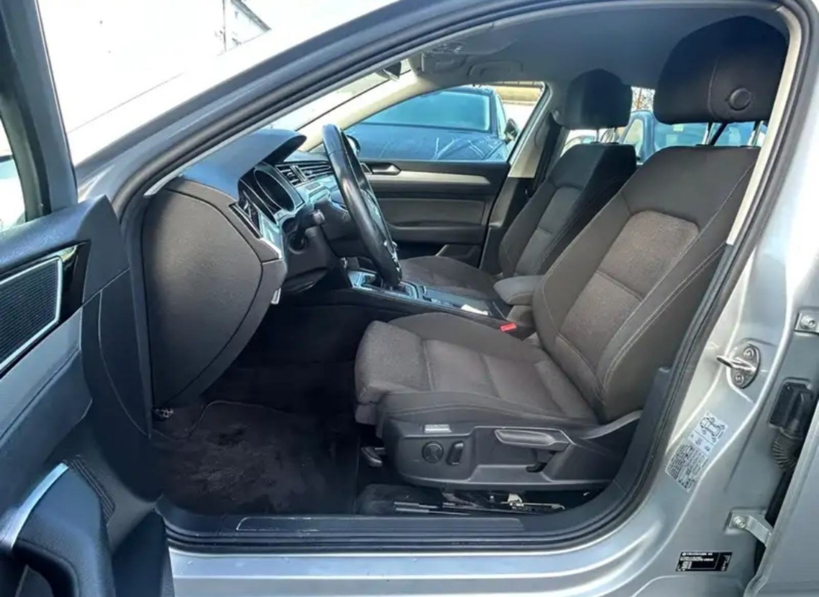 VW PASSAT 1,6 TDI NAVIGACIJA KLIMA XENON KAMERA ALU FELGE FULL., fotografija 13
