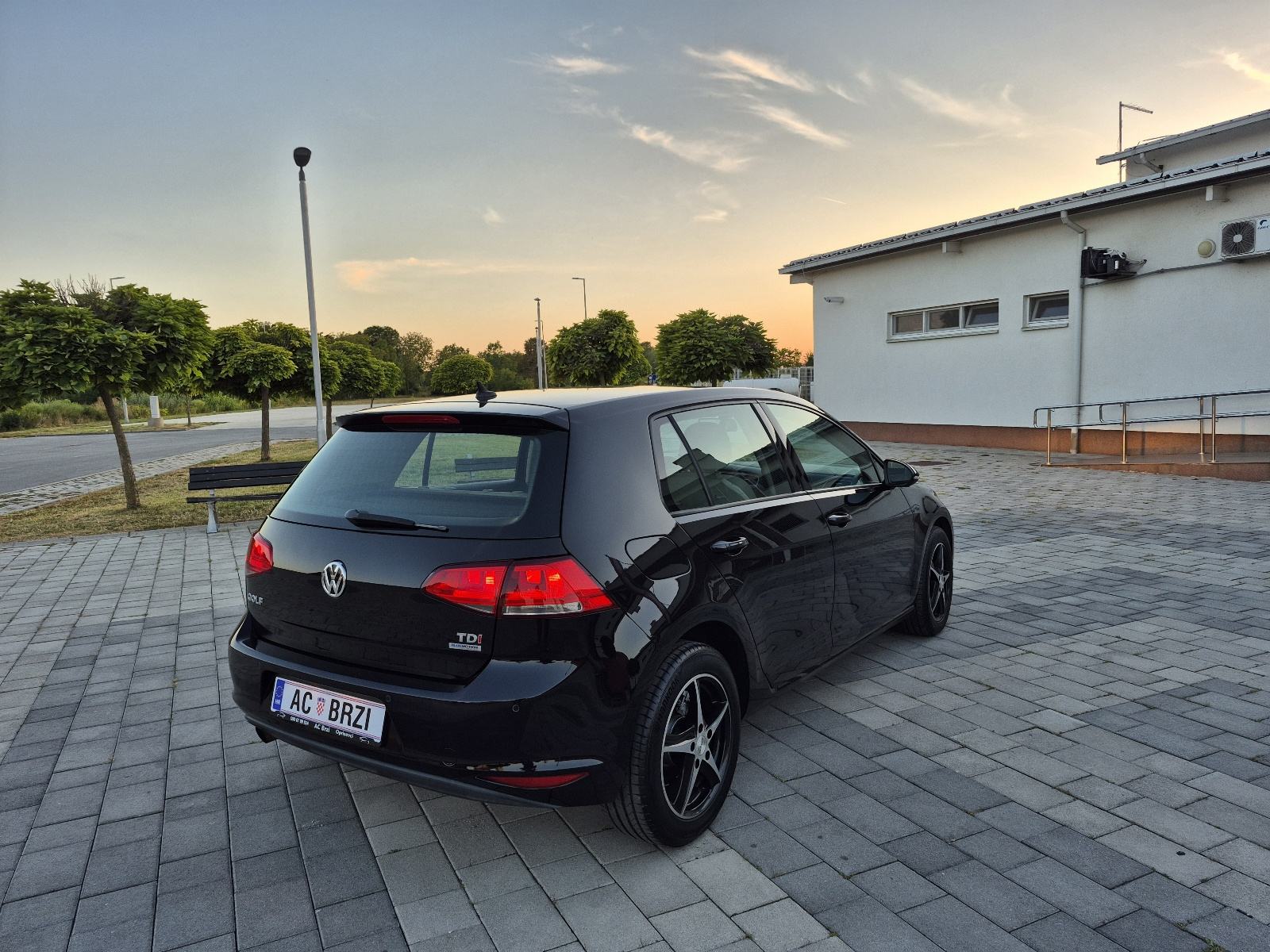 VW Golf 7 1,6 TDI Navigacija, senzori,ACC radar,Reg:4/27,alu,mf.., fotografija 8