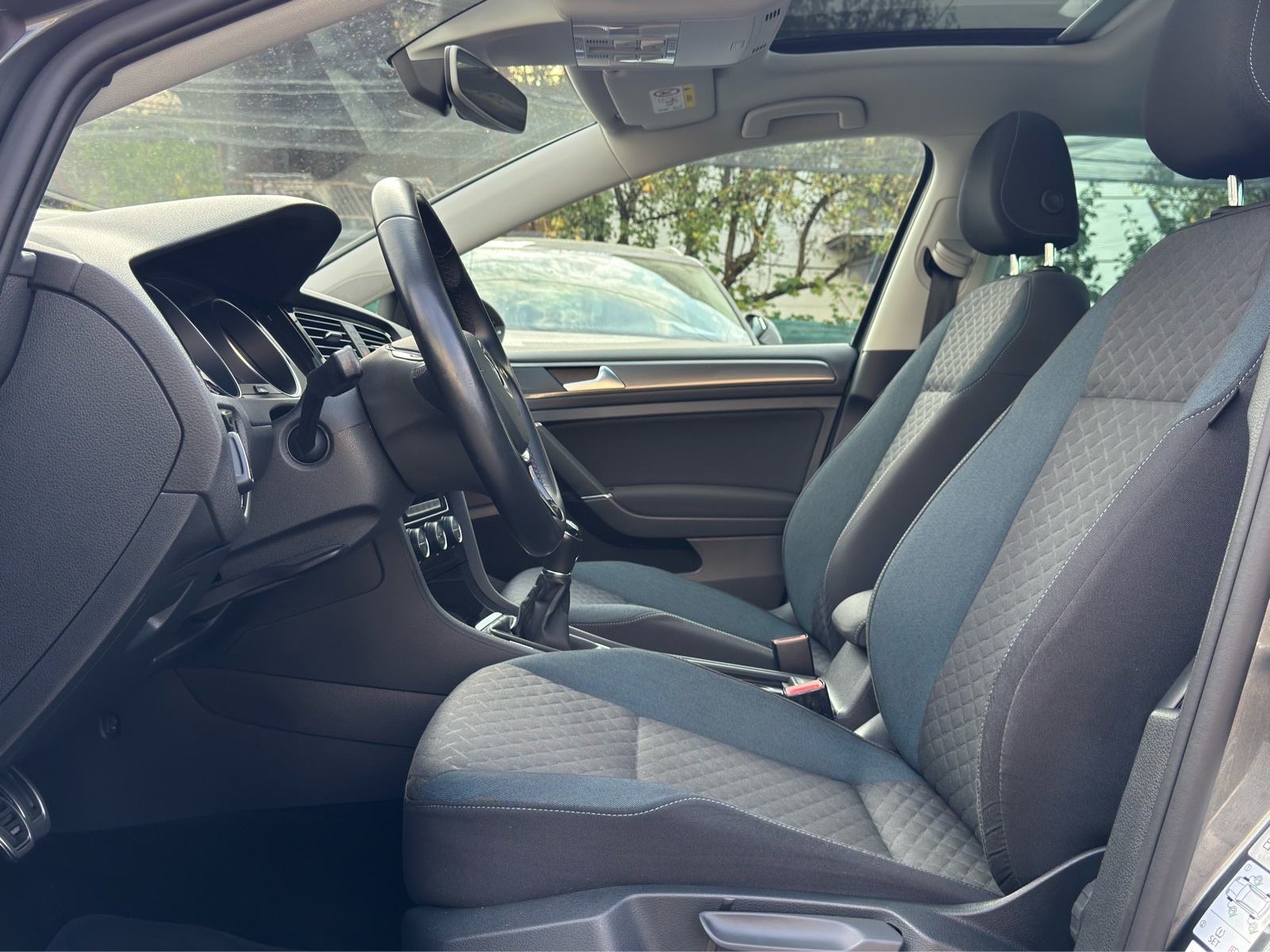VW Golf 7 1,6 TDI / PANORAMA / FULL LED / NAVI / JAMSTVO, fotografija 2
