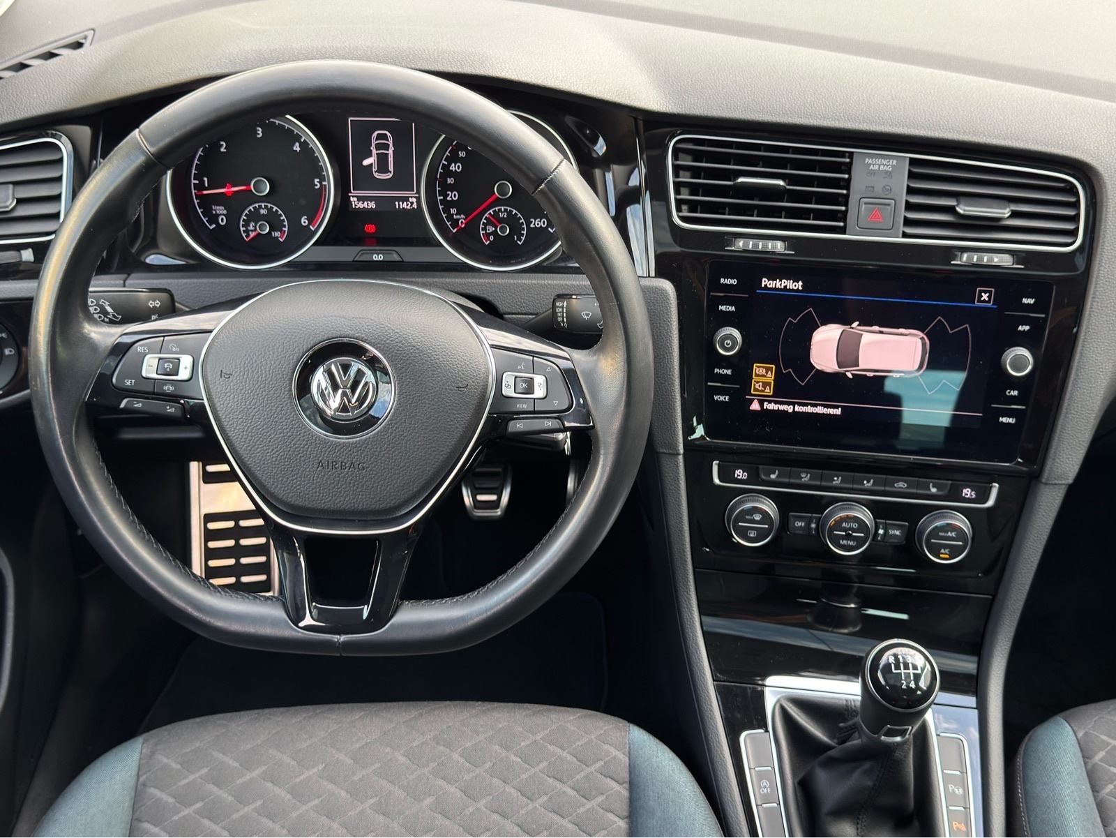 VW Golf 7 1,6 TDI / PANORAMA / FULL LED / NAVI / JAMSTVO, fotografija 4