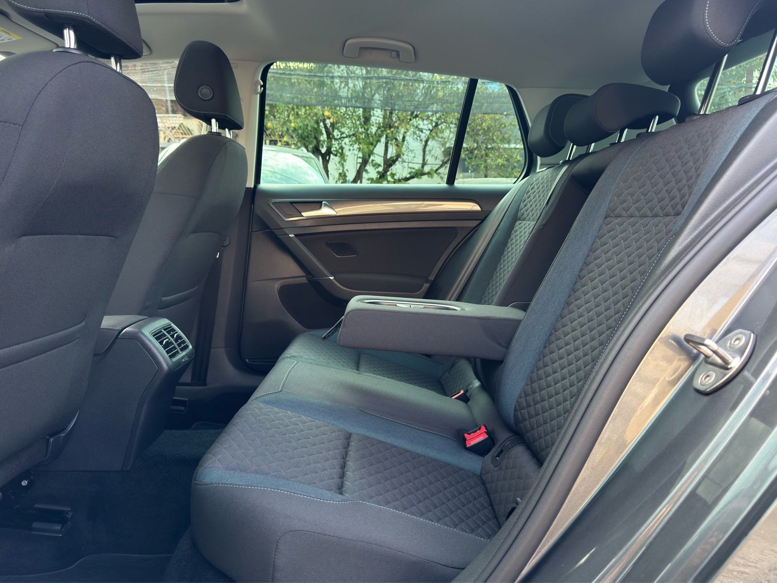 VW Golf 7 1,6 TDI / PANORAMA / FULL LED / NAVI / JAMSTVO, fotografija 9