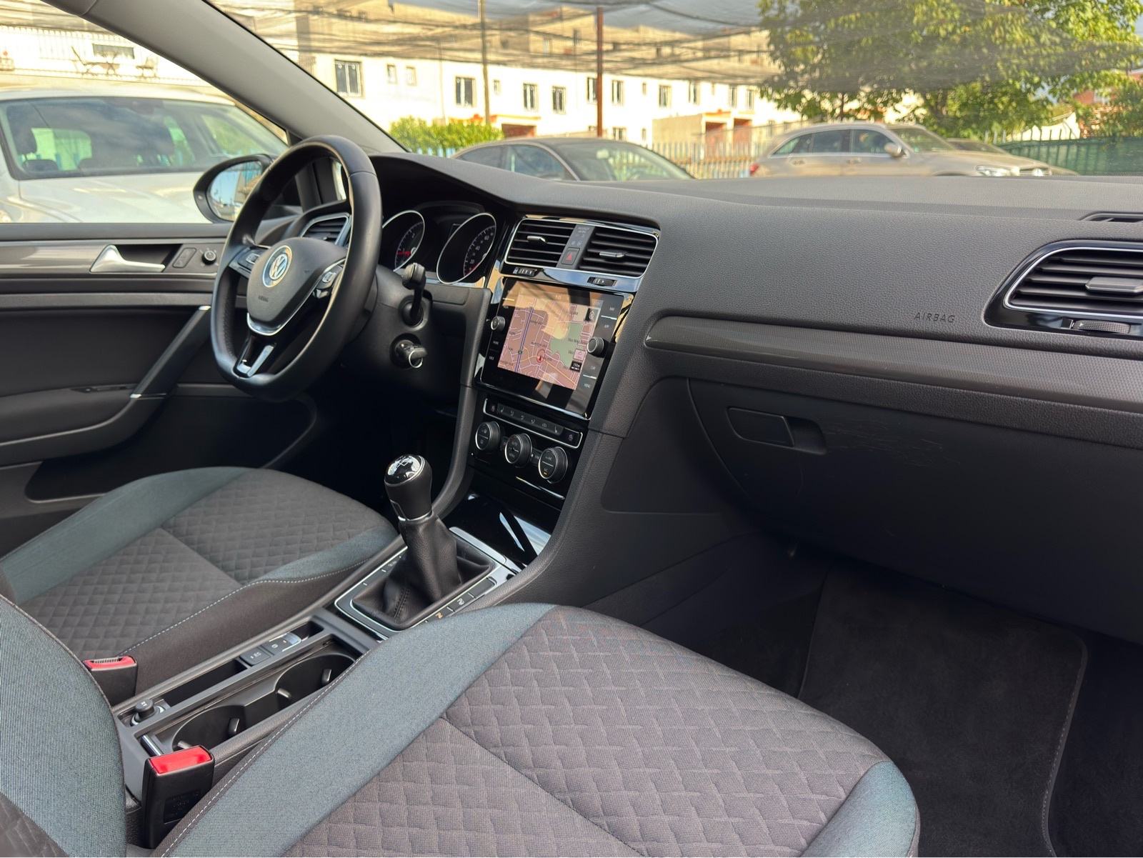 VW Golf 7 1,6 TDI / PANORAMA / FULL LED / NAVI / JAMSTVO, fotografija 12