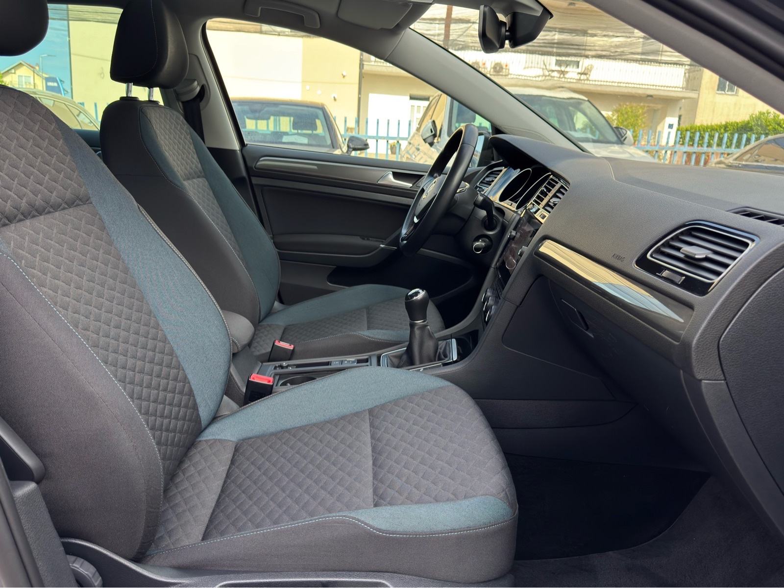 VW Golf 7 1,6 TDI / PANORAMA / FULL LED / NAVI / JAMSTVO, fotografija 13