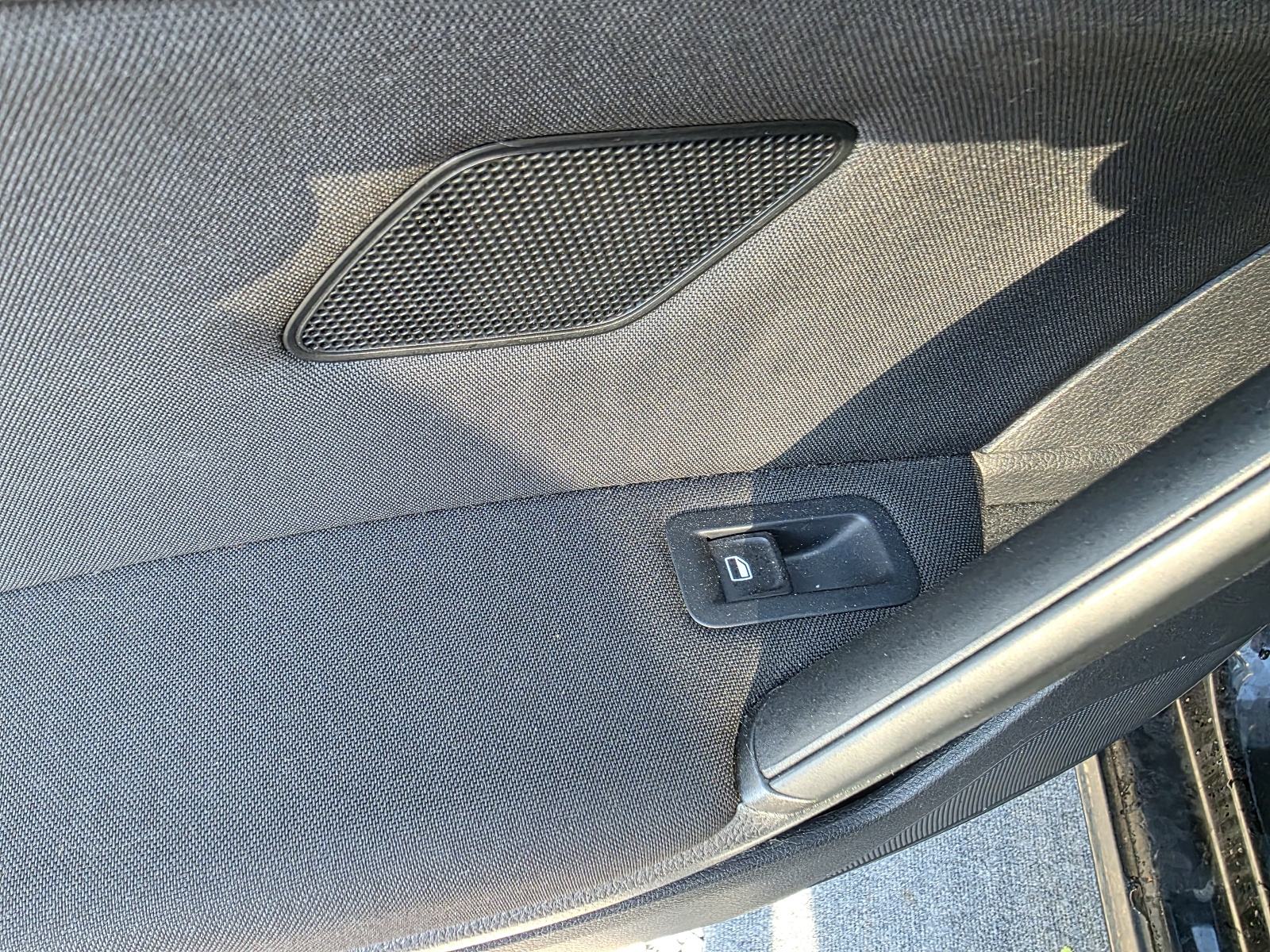 VW Golf 7 1,6 TDI Prvi vl. Nije uvoz Nove gume Servis, fotografija 13