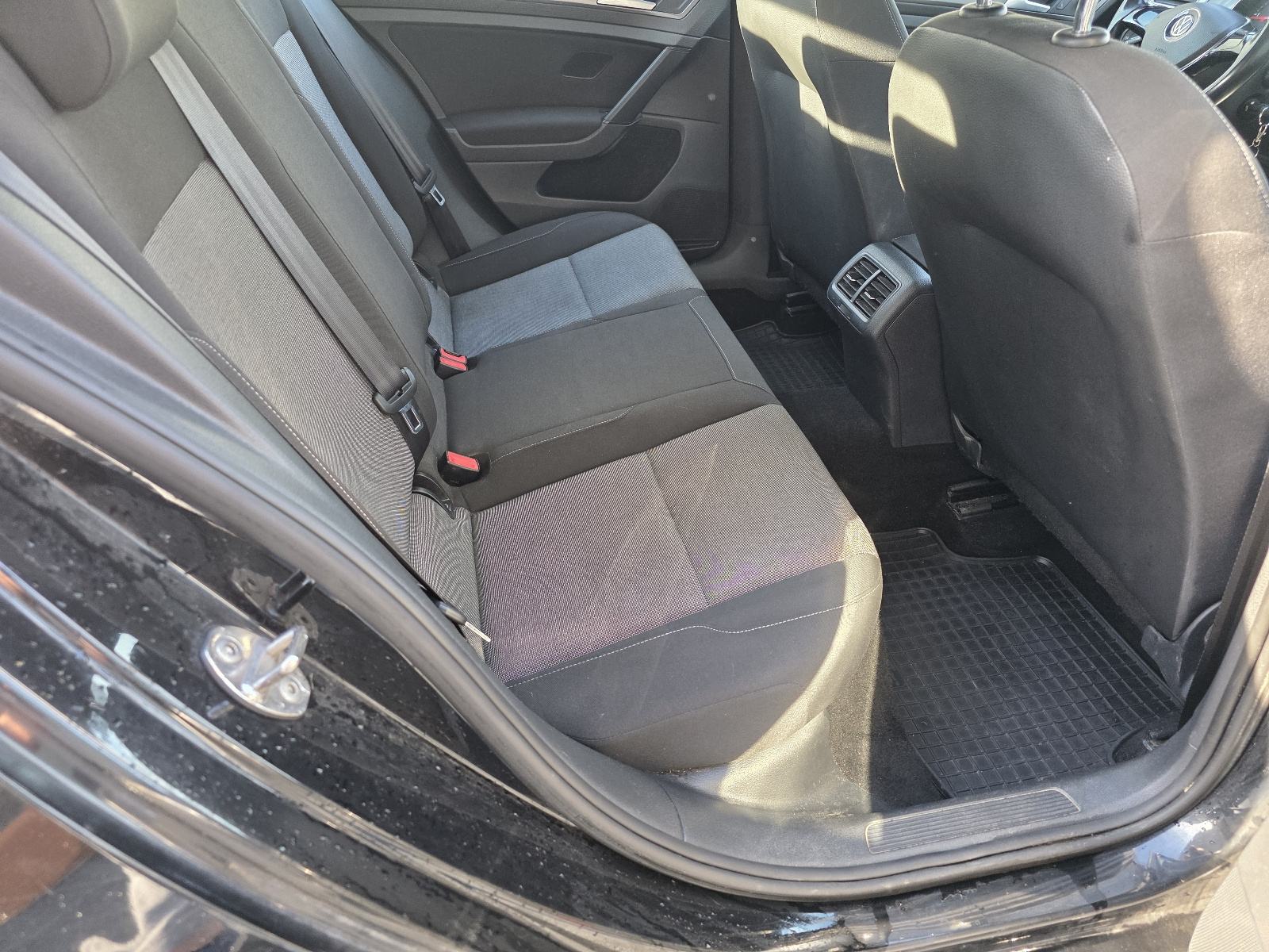 VW Golf 7 1,6 TDI Prvi vl. Nije uvoz Nove gume Servis, fotografija 11