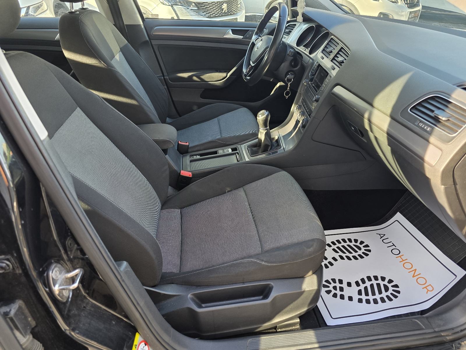 VW Golf 7 1,6 TDI Prvi vl. Nije uvoz Nove gume Servis, fotografija 9
