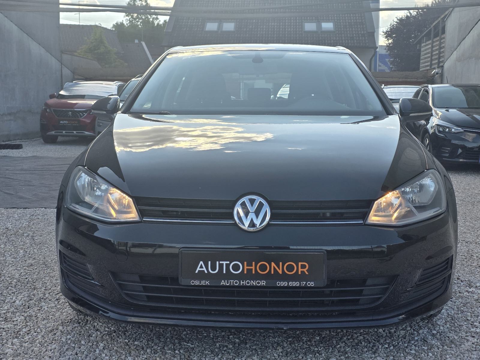 VW Golf 7 1,6 TDI Prvi vl. Nije uvoz Nove gume Servis, fotografija 3