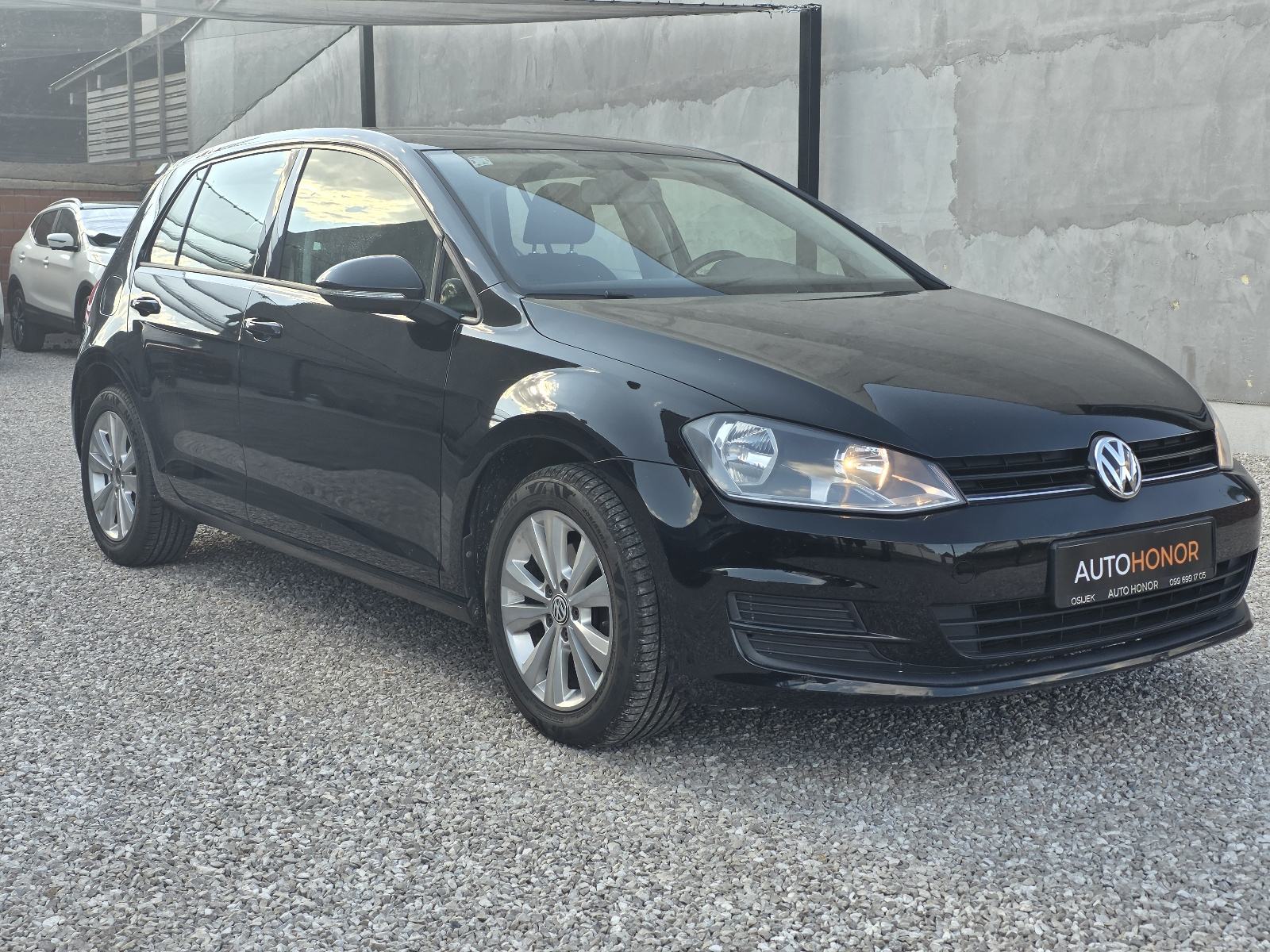 VW Golf 7 1,6 TDI Prvi vl. Nije uvoz Nove gume Servis, fotografija 4