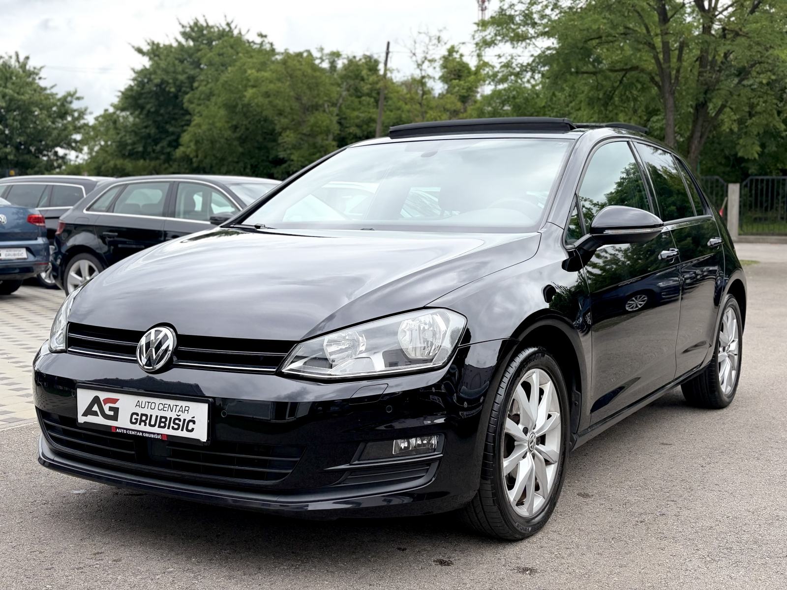 VW Golf 7 1,6 TDI R LINE *Panorama* *Radar* *Top stanje* *Jamstvo*, fotografija 3