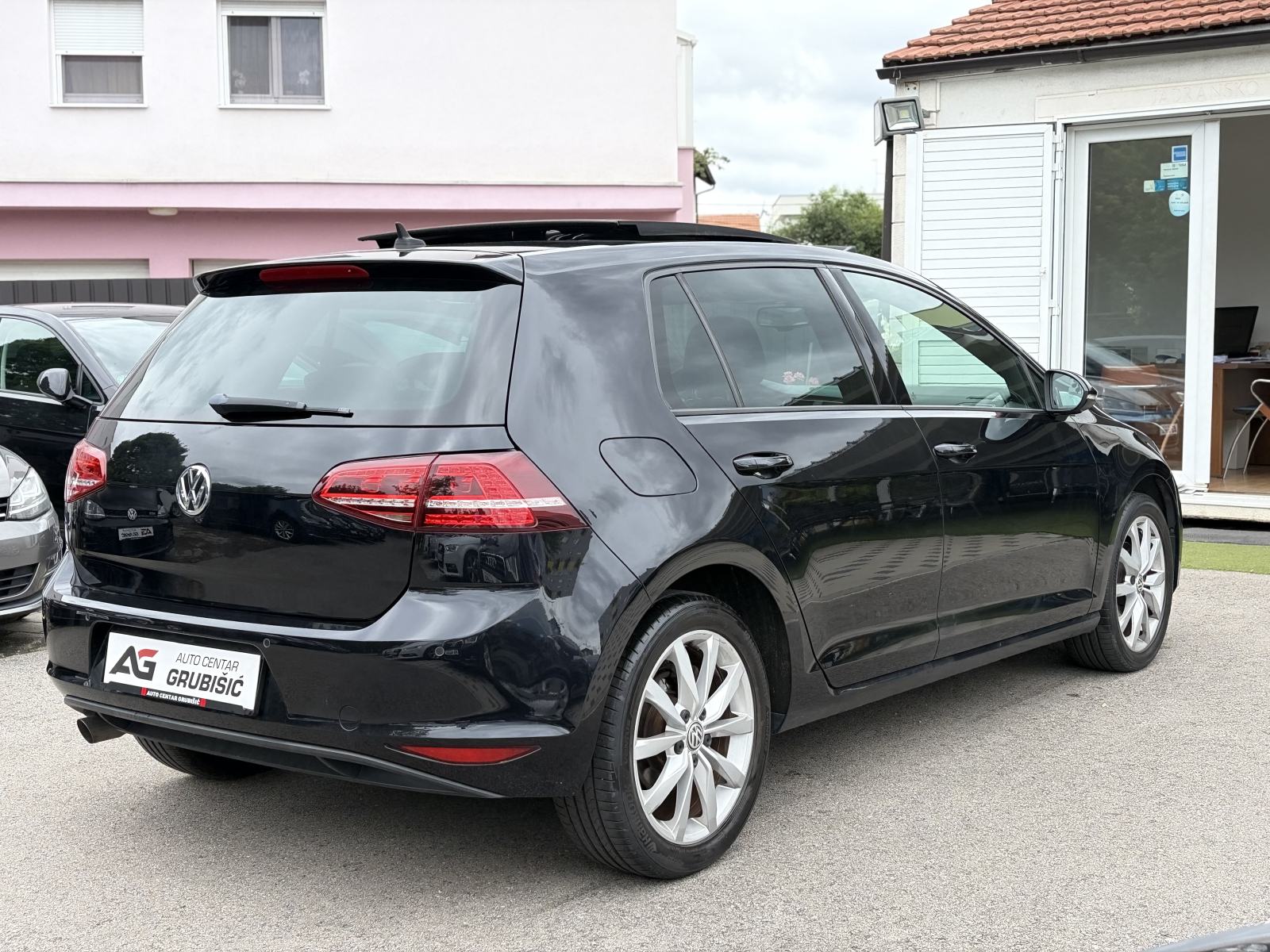 VW Golf 7 1,6 TDI R LINE *Panorama* *Radar* *Top stanje* *Jamstvo*, fotografija 6