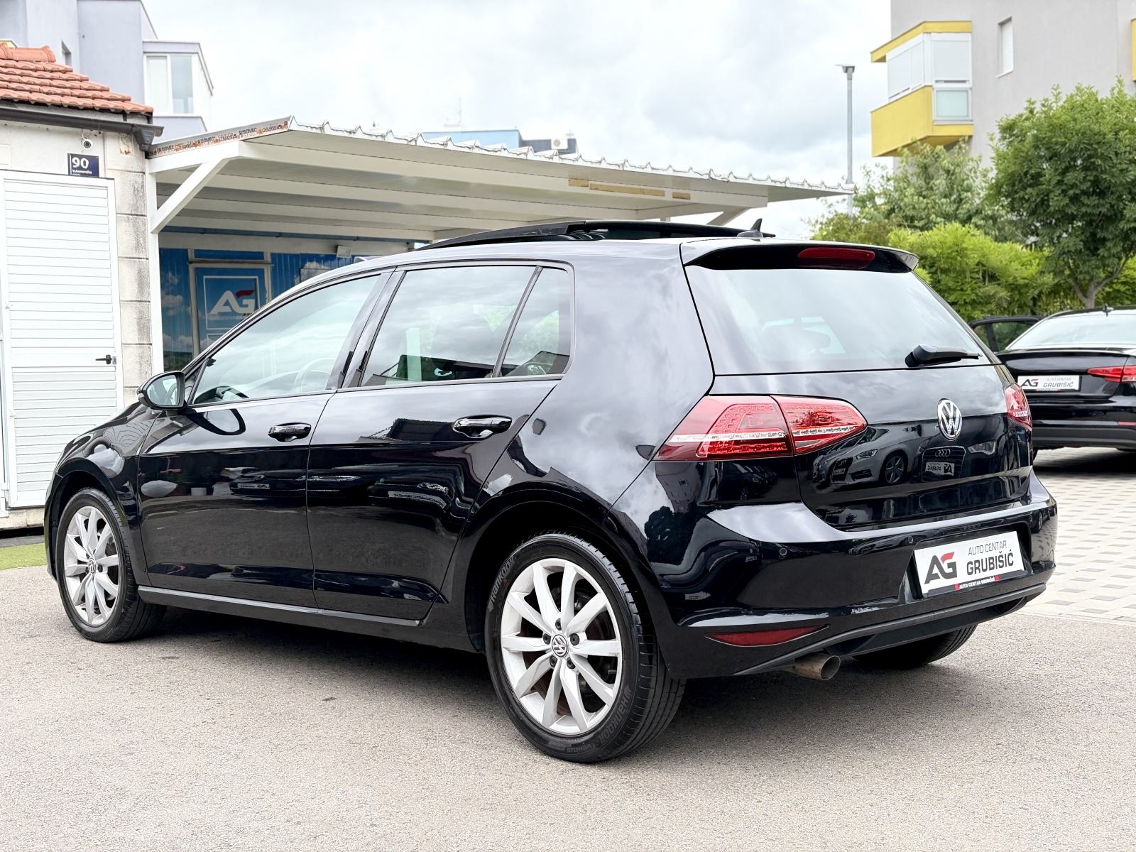 VW Golf 7 1,6 TDI R LINE *Panorama* *Radar* *Top stanje* *Jamstvo*, fotografija 7