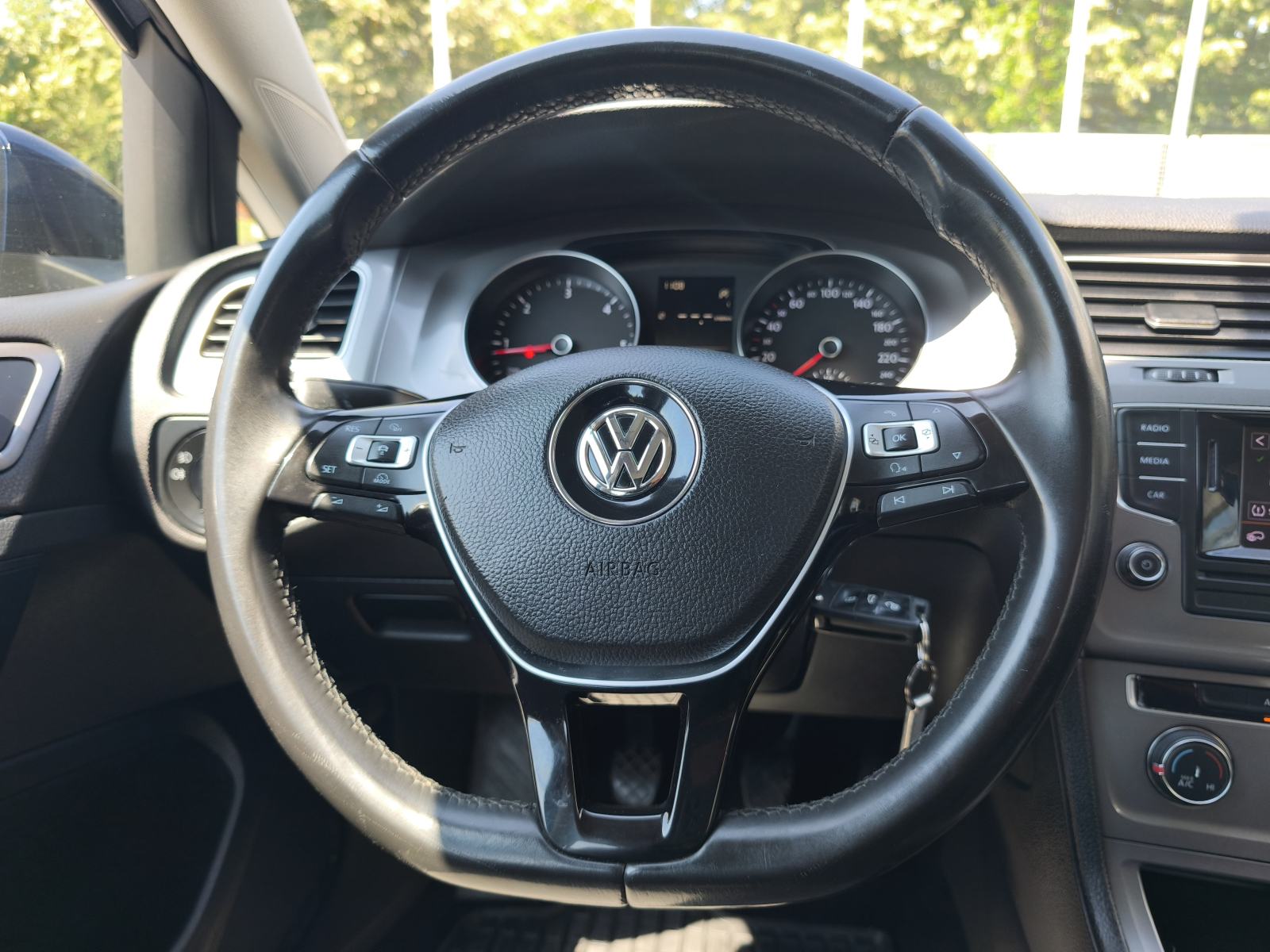 VW Golf 7 1,6 TDI SERVISNA KNJIGA MEDIA EKRAN NADZOR GUMA, fotografija 18