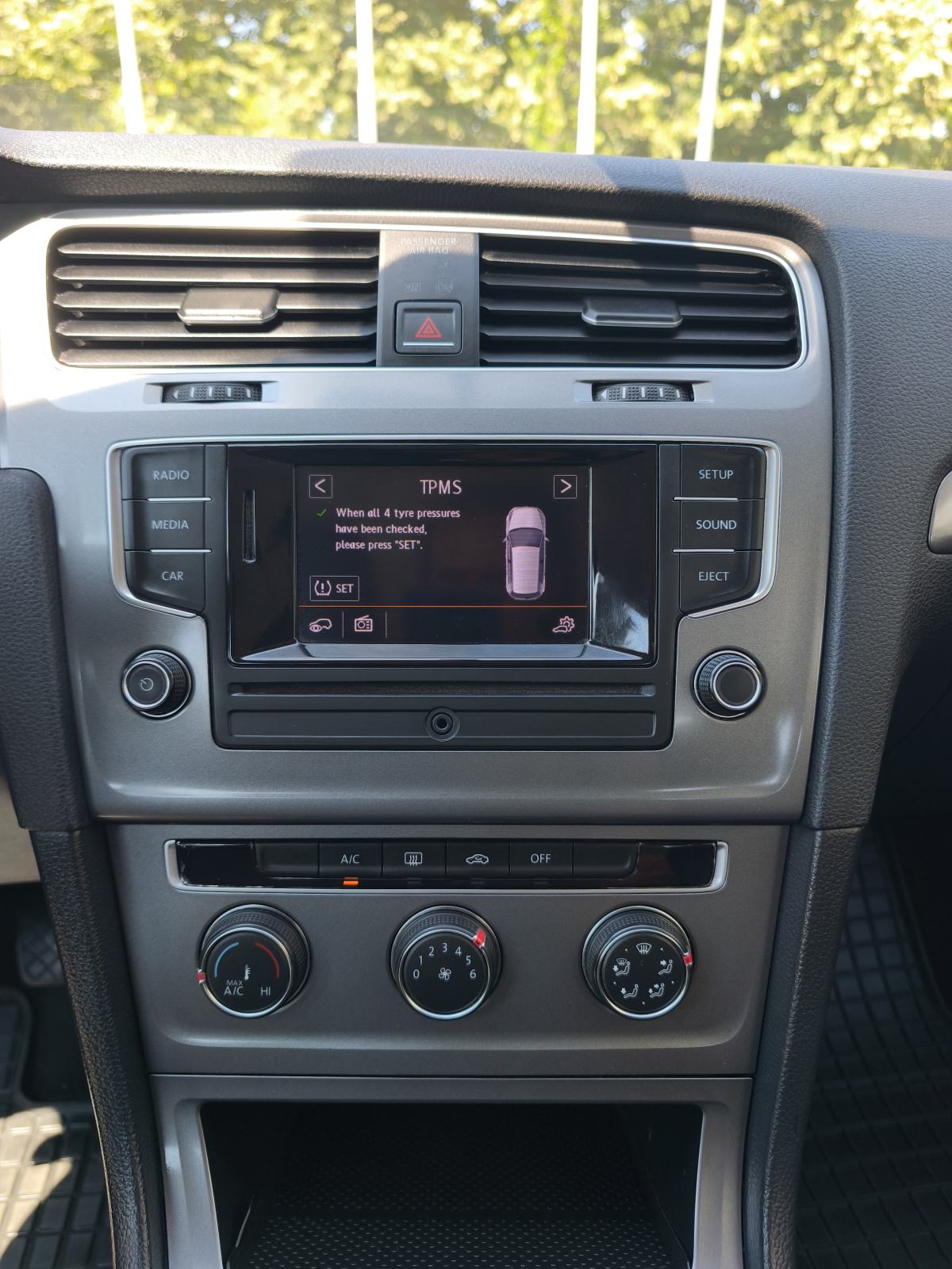 VW Golf 7 1,6 TDI SERVISNA KNJIGA MEDIA EKRAN NADZOR GUMA, fotografija 20