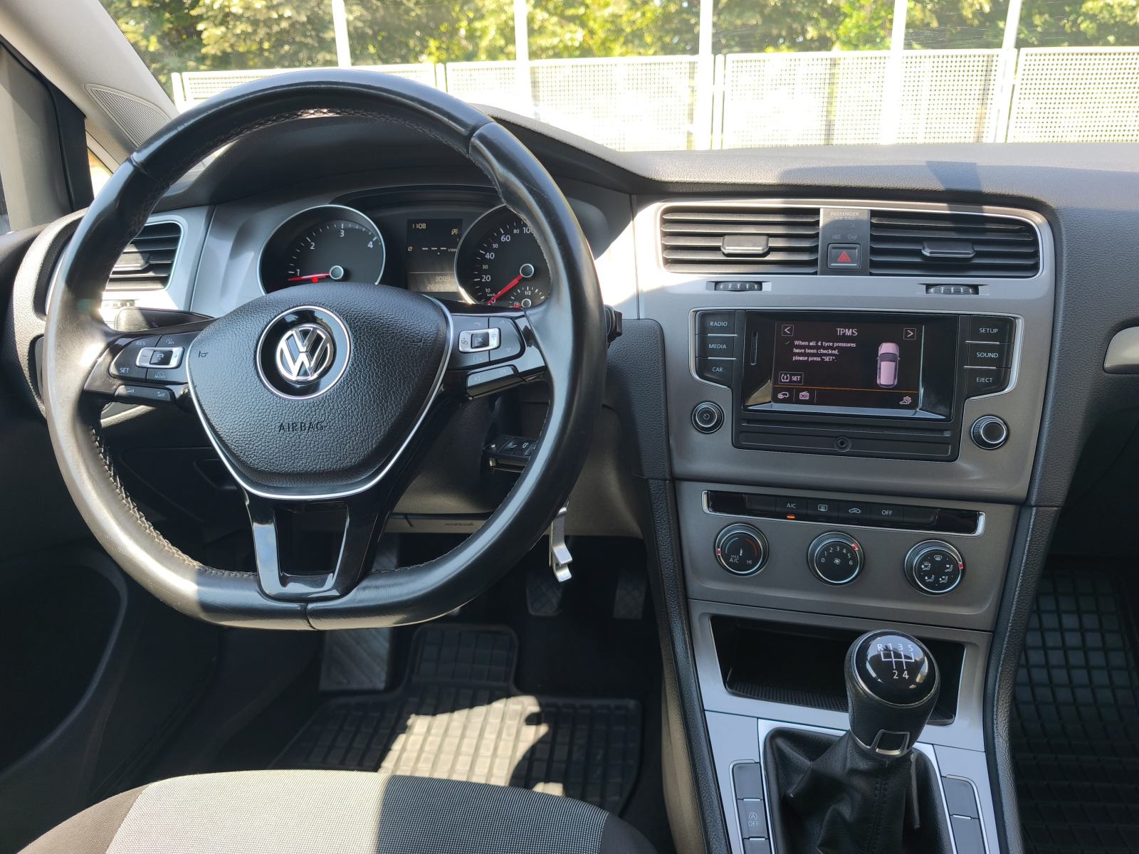 VW Golf 7 1,6 TDI SERVISNA KNJIGA MEDIA EKRAN NADZOR GUMA, fotografija 17