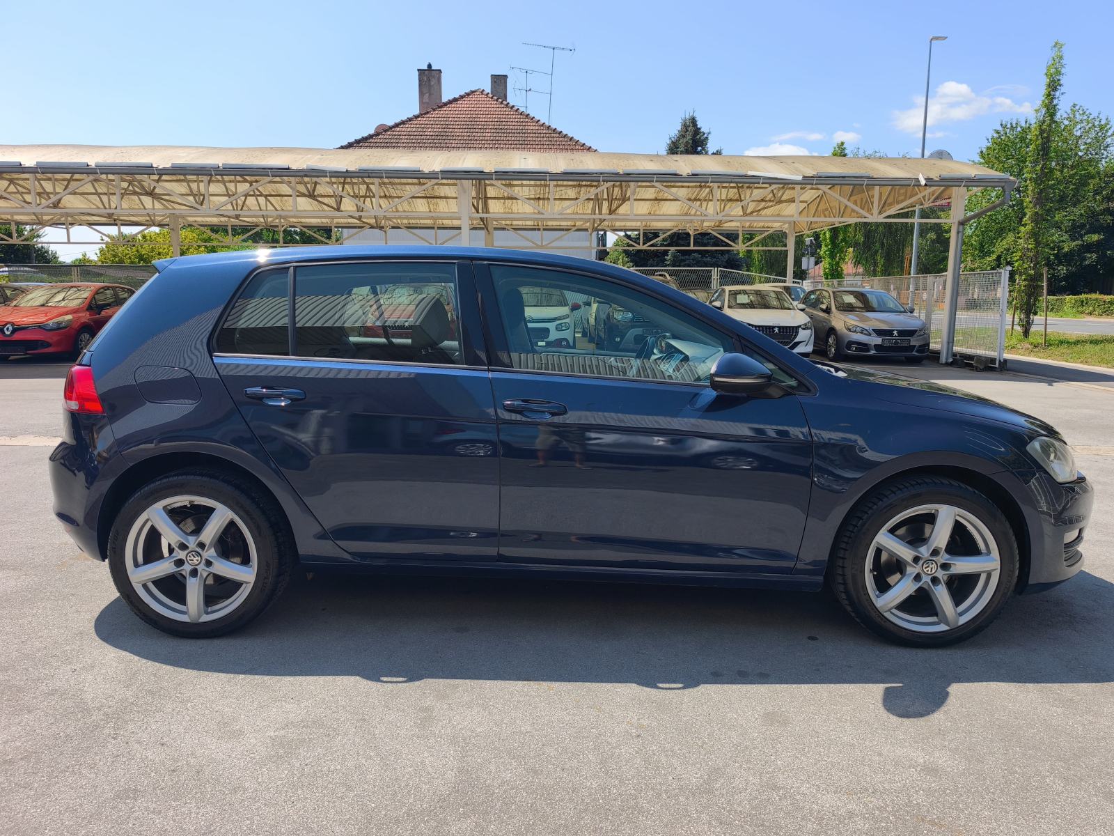 VW Golf 7 1,6 TDI SERVISNA KNJIGA MEDIA EKRAN NADZOR GUMA, fotografija 13