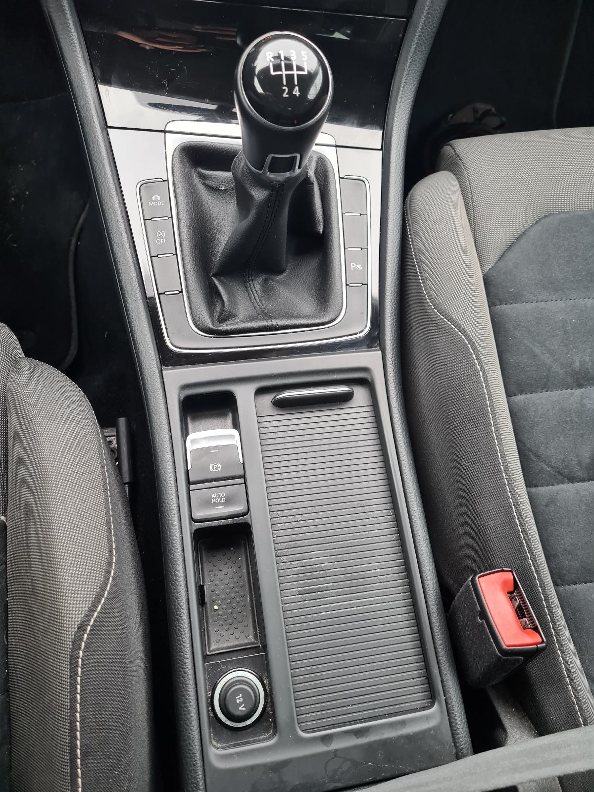 VW Golf 7 1,6 TDI- REGISTRIRAN DO 12mj/2025, fotografija 8