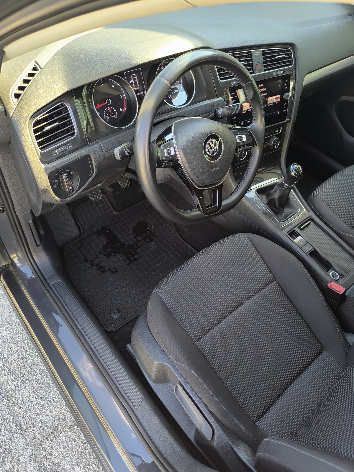 VW Golf 7.5 Comfortline 1.6 TDI 115 KS | 2019. | 140.000 km | Registri, fotografija 13