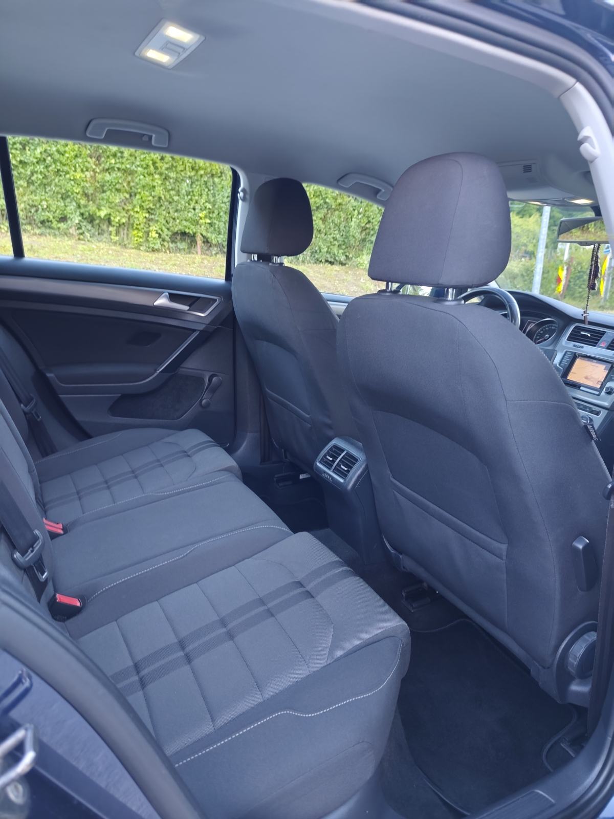 VW Golf VII 1.6 TDI•2015.G•VELIKI I MALI SERVIS•360° SENZORI•NAVIGACIJ, fotografija 10