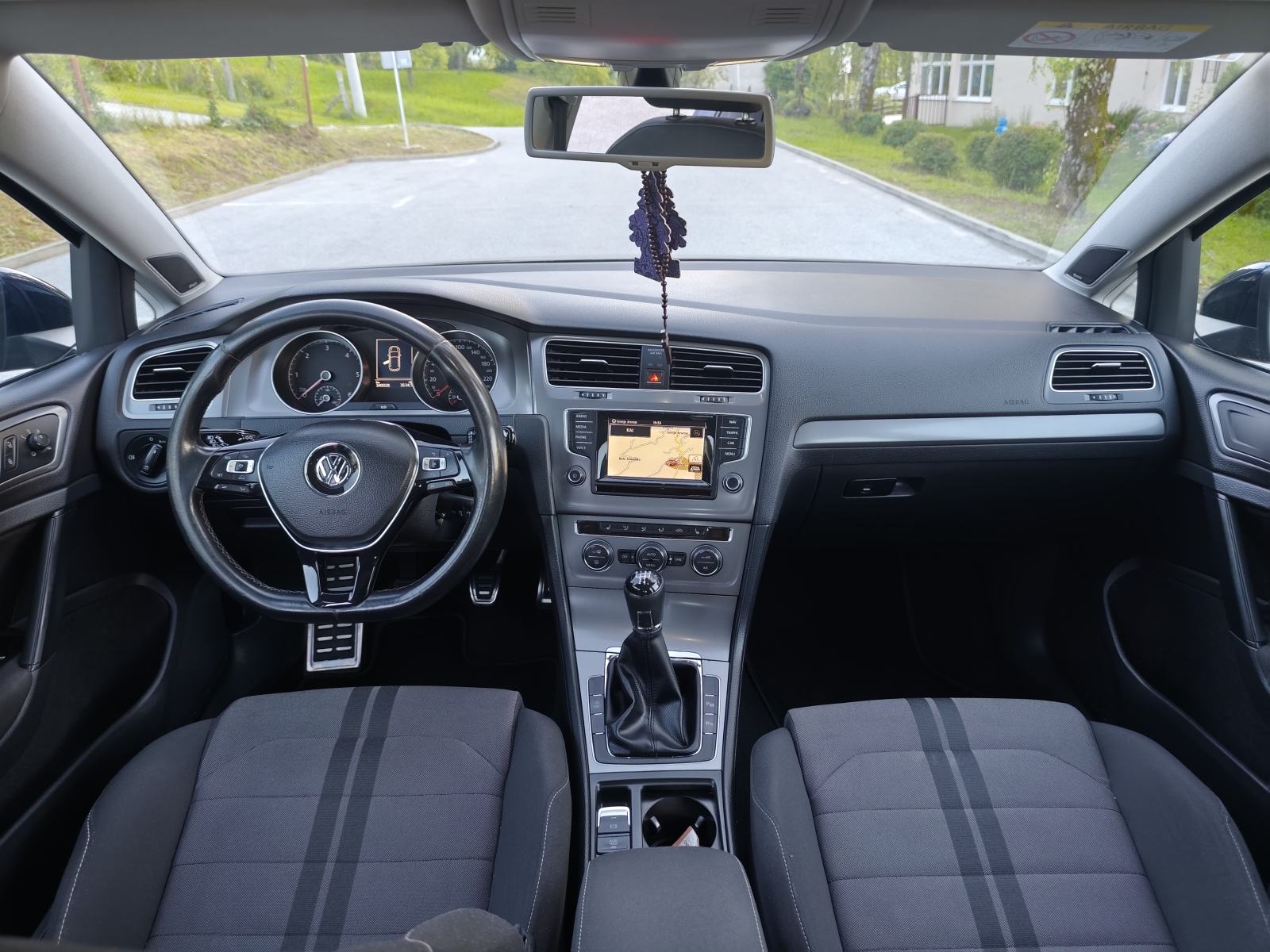 VW Golf VII 1.6 TDI•2015.G•VELIKI I MALI SERVIS•360° SENZORI•NAVIGACIJ, fotografija 8
