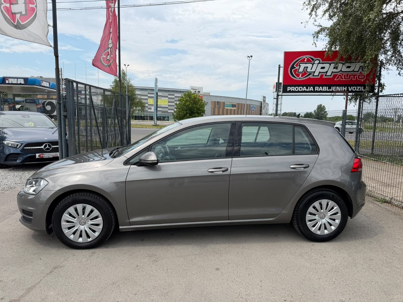 VW Golf 7 1,6 TDI NAVIGACIJA - KLIMA - TEMPOMAT - AUTOKREDIT, pogled izvana - slika 3