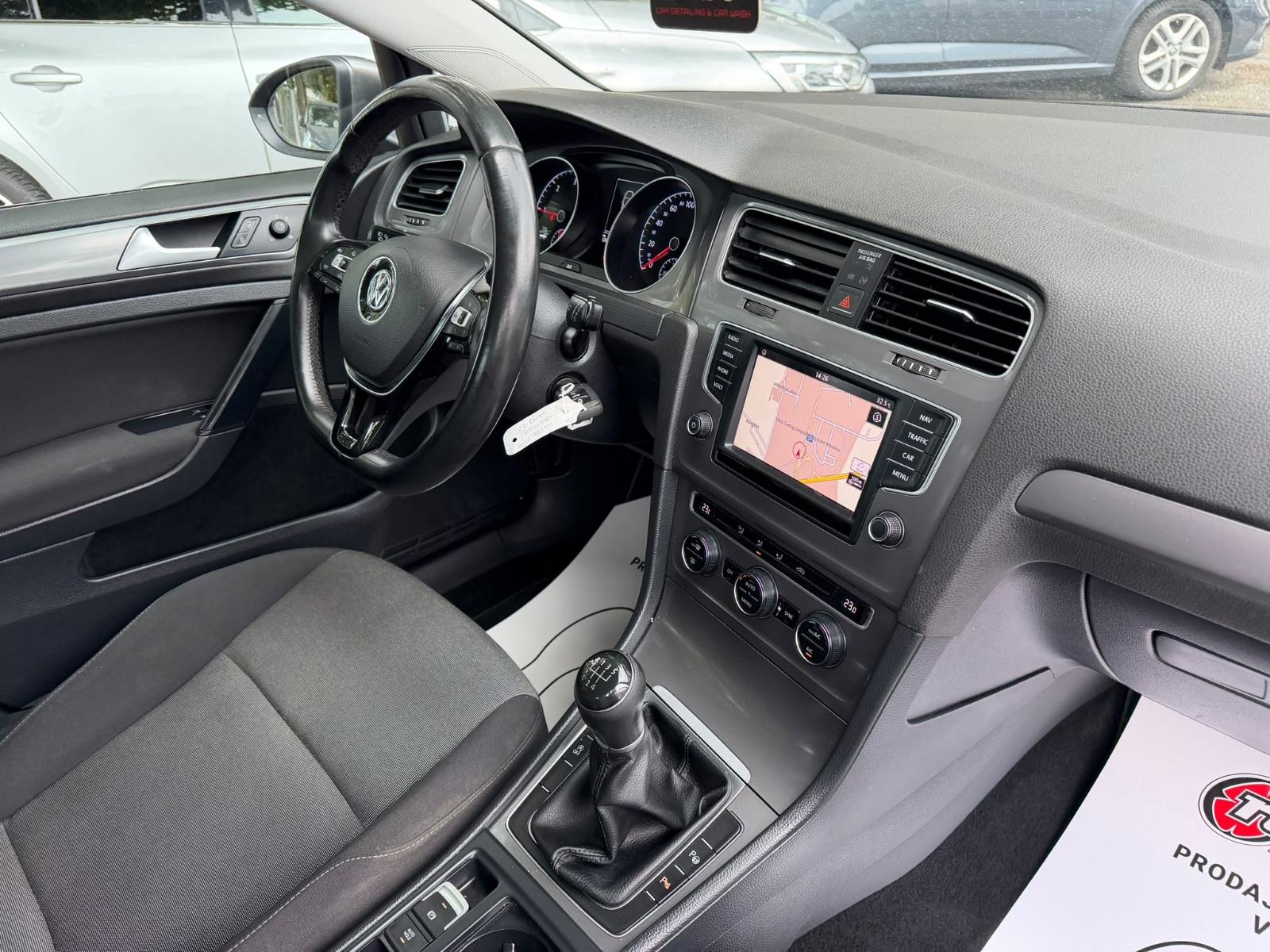 VW Golf 7 1,6 TDI NAVIGACIJA - KLIMA - TEMPOMAT - AUTOKREDIT, fotografija 17
