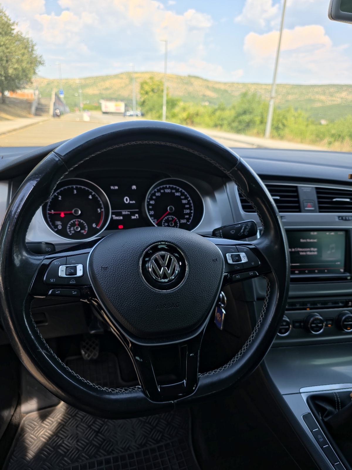 VW Golf 7 1,6 TDI / 8 novih guma / registriran 01/27, fotografija 16