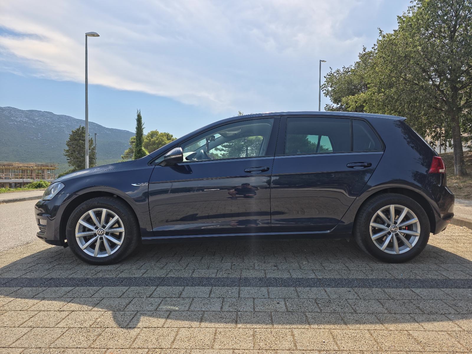 VW Golf 7 1,6 TDI / 8 novih guma / registriran 01/27, fotografija 14