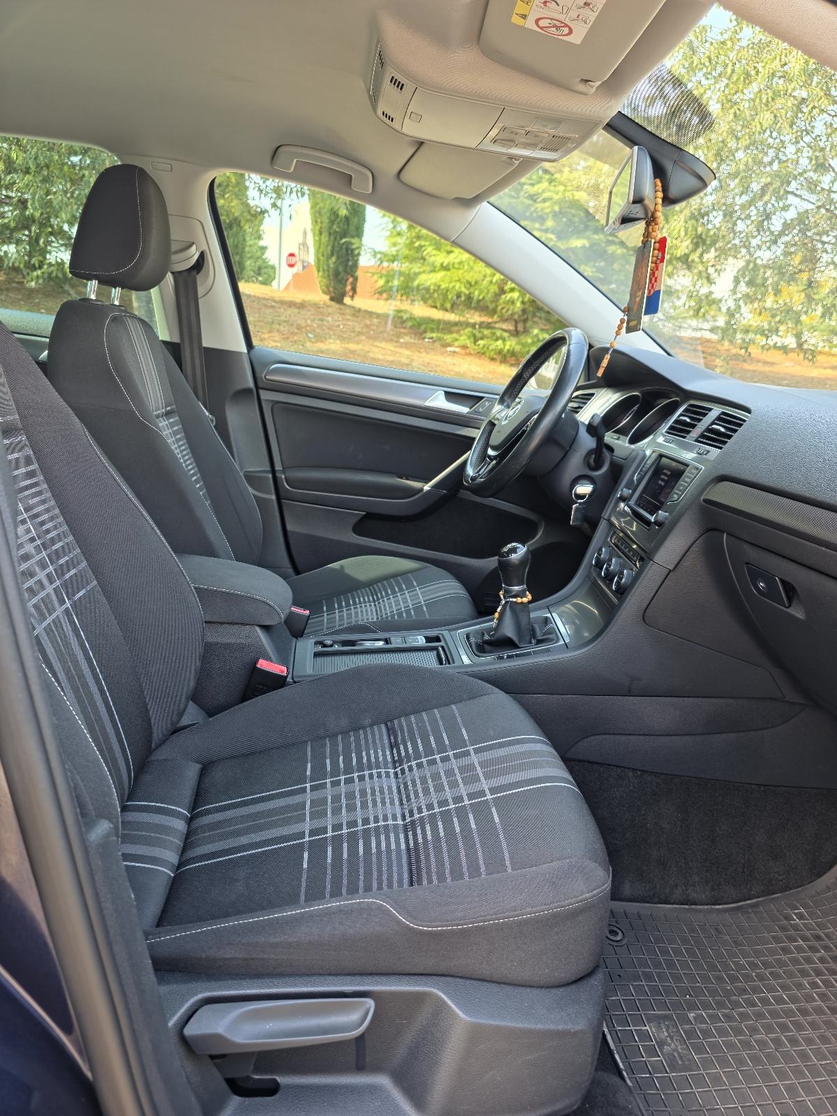 VW Golf 7 1,6 TDI / 8 novih guma / registriran 01/27, fotografija 5
