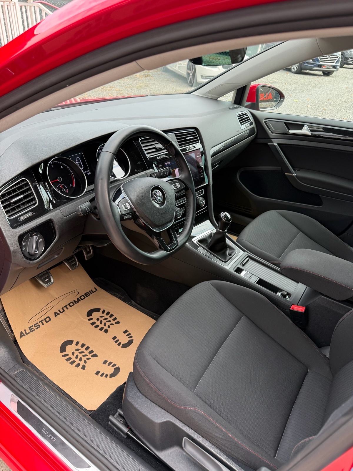 VW Golf 7 1,6 TDI,SOUND,OD PRVOG VLASNIKA,VELIKI SERVIS,TOP STANJE!!, fotografija 10