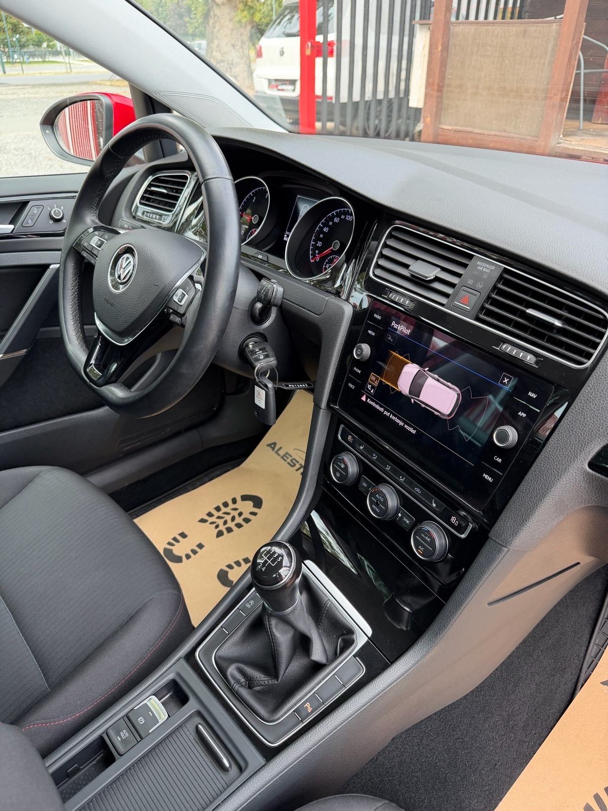 VW Golf 7 1,6 TDI,SOUND,OD PRVOG VLASNIKA,VELIKI SERVIS,TOP STANJE!!, fotografija 17