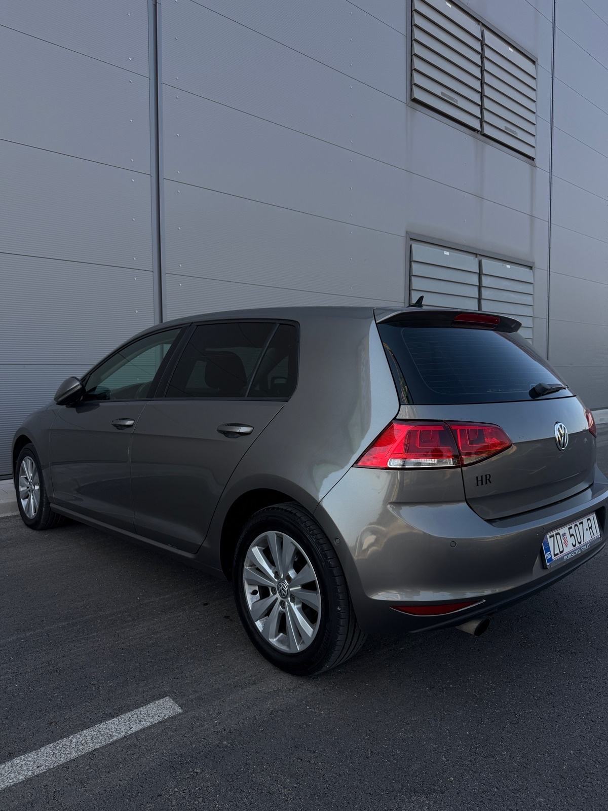 *VW GOLF 7 1.6TDI* *HIGHLINE* *ACC RADAR* *PARK PILOT* *REG 05/2027*, fotografija 6