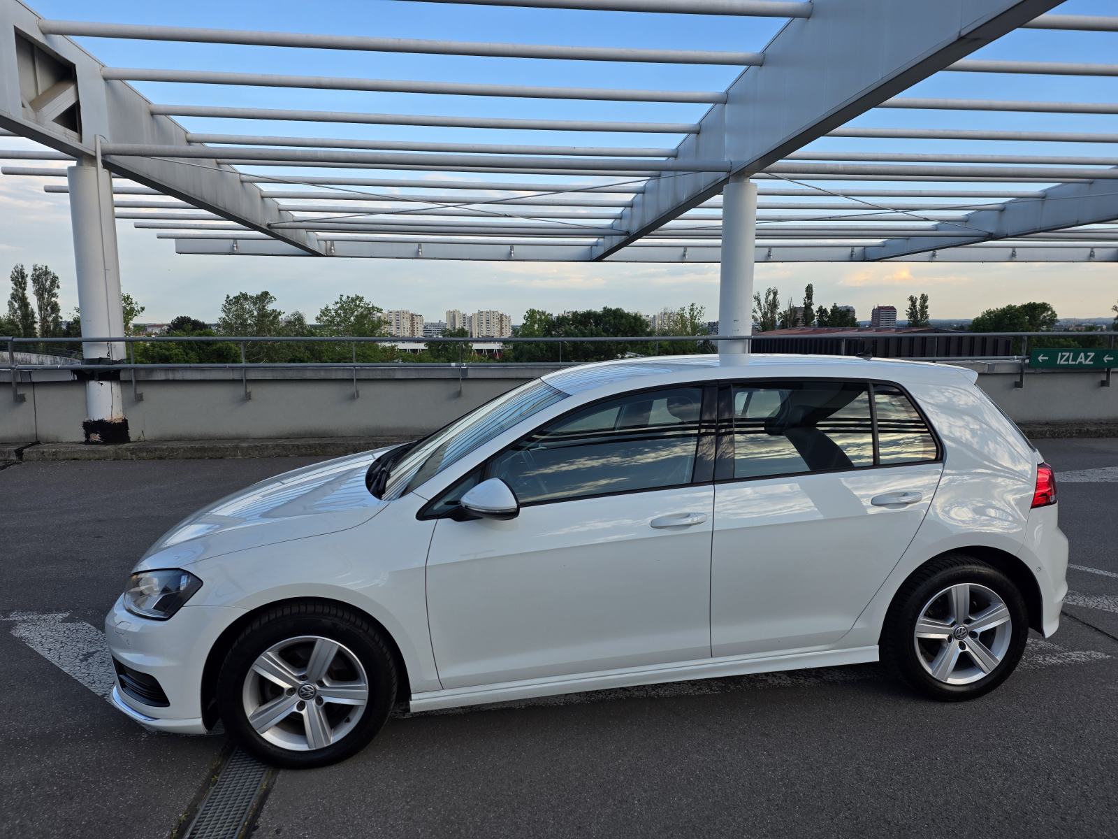 VW Golf 7 1,6TDI R Line oprema, fotografija 3