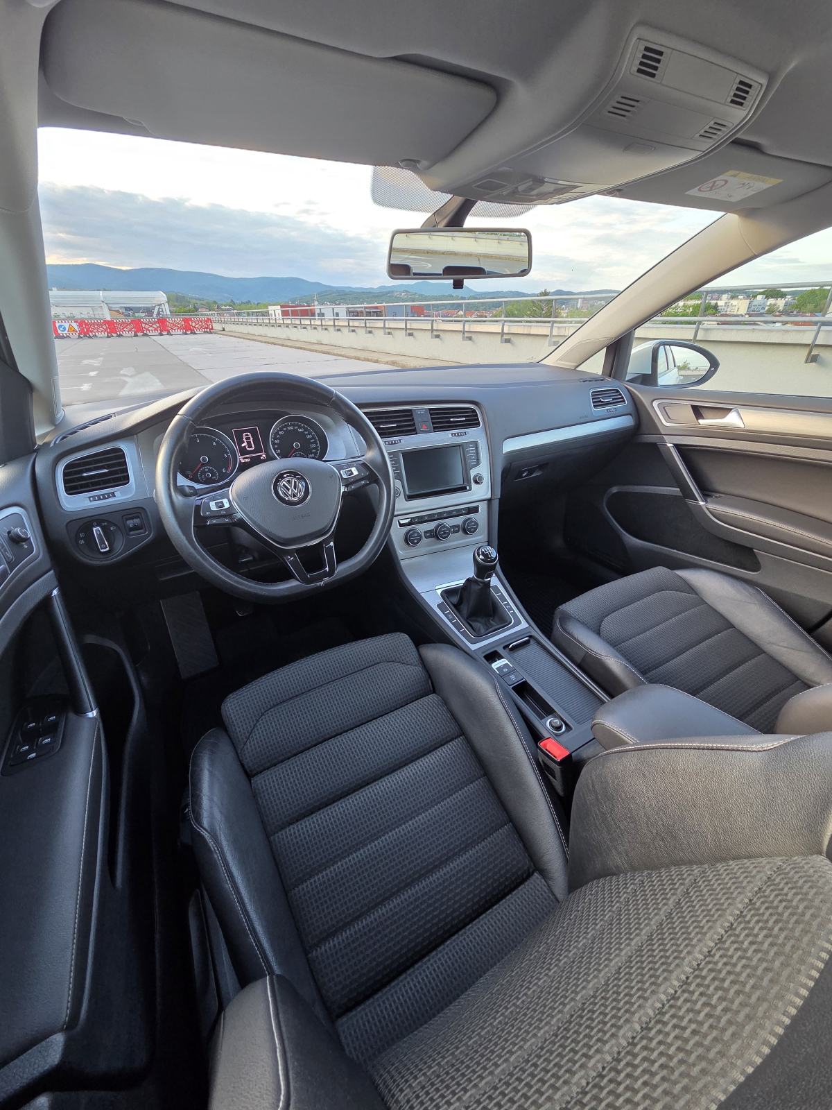 VW Golf 7 1,6TDI R Line oprema, fotografija 15