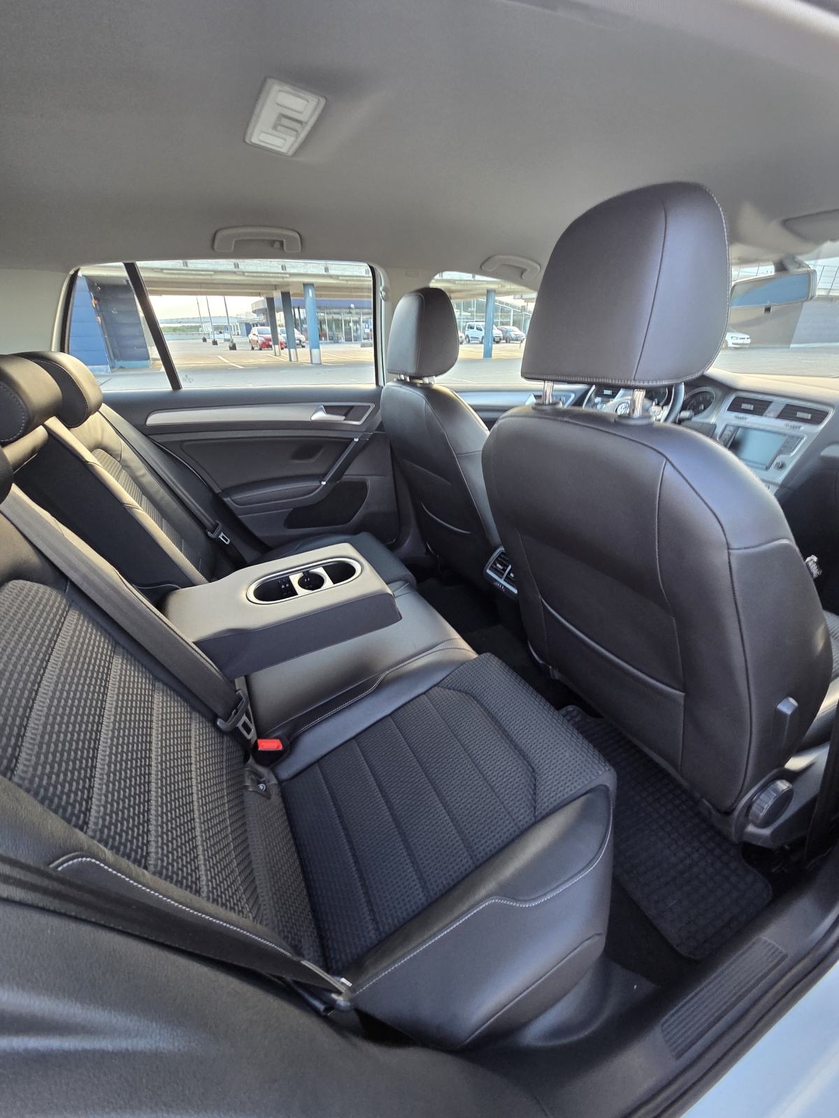 VW Golf 7 1,6TDI R Line oprema, fotografija 17