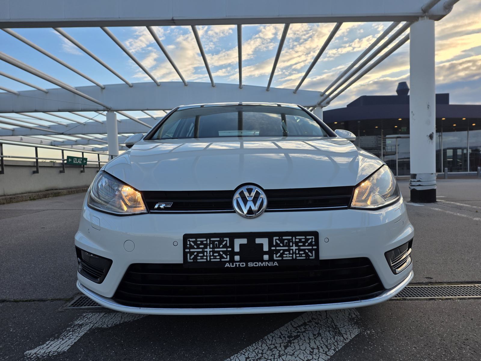 VW Golf 7 1,6TDI R Line oprema, fotografija 10